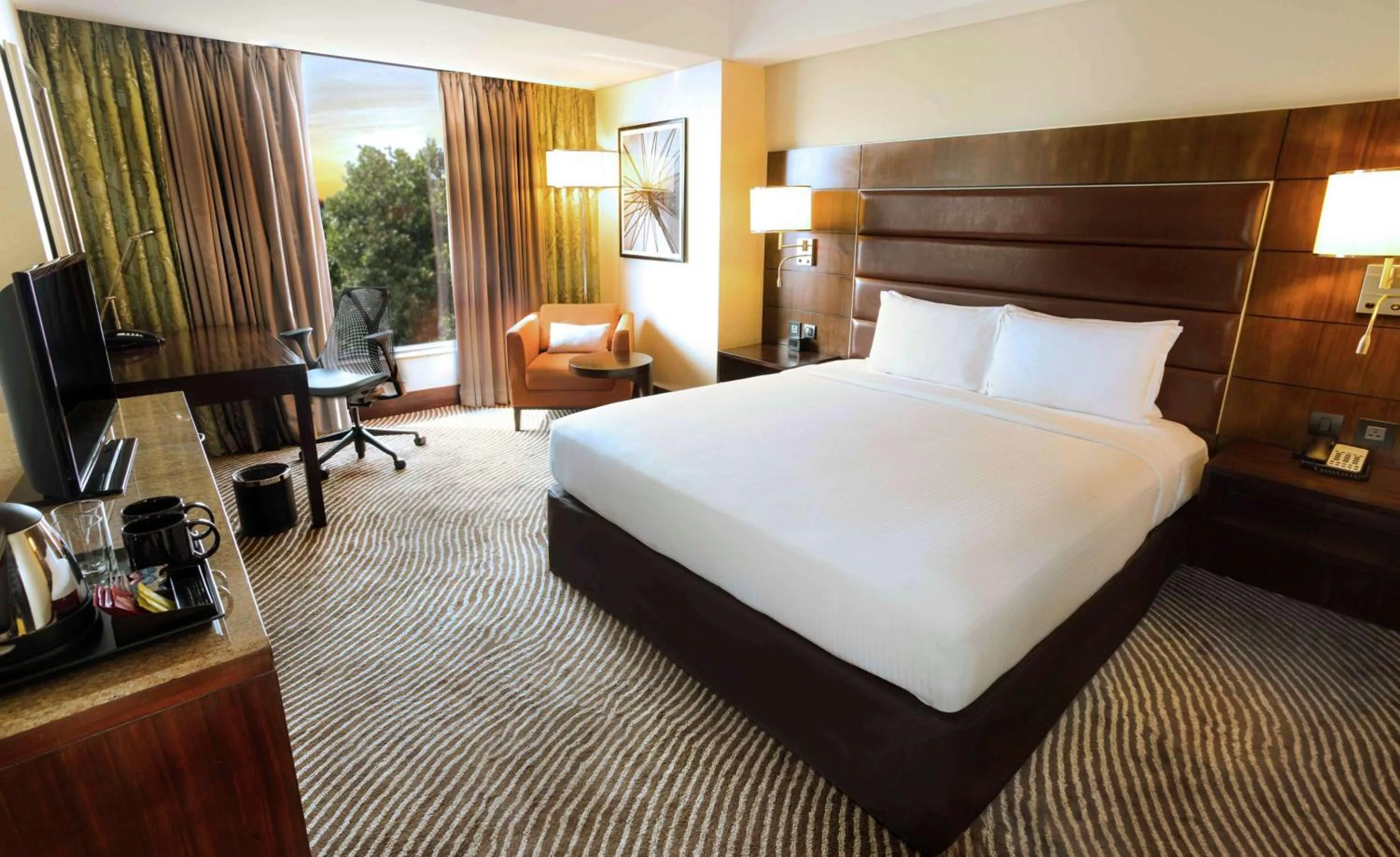 Living room, Bed in Hilton Garden Inn, Trivandrum