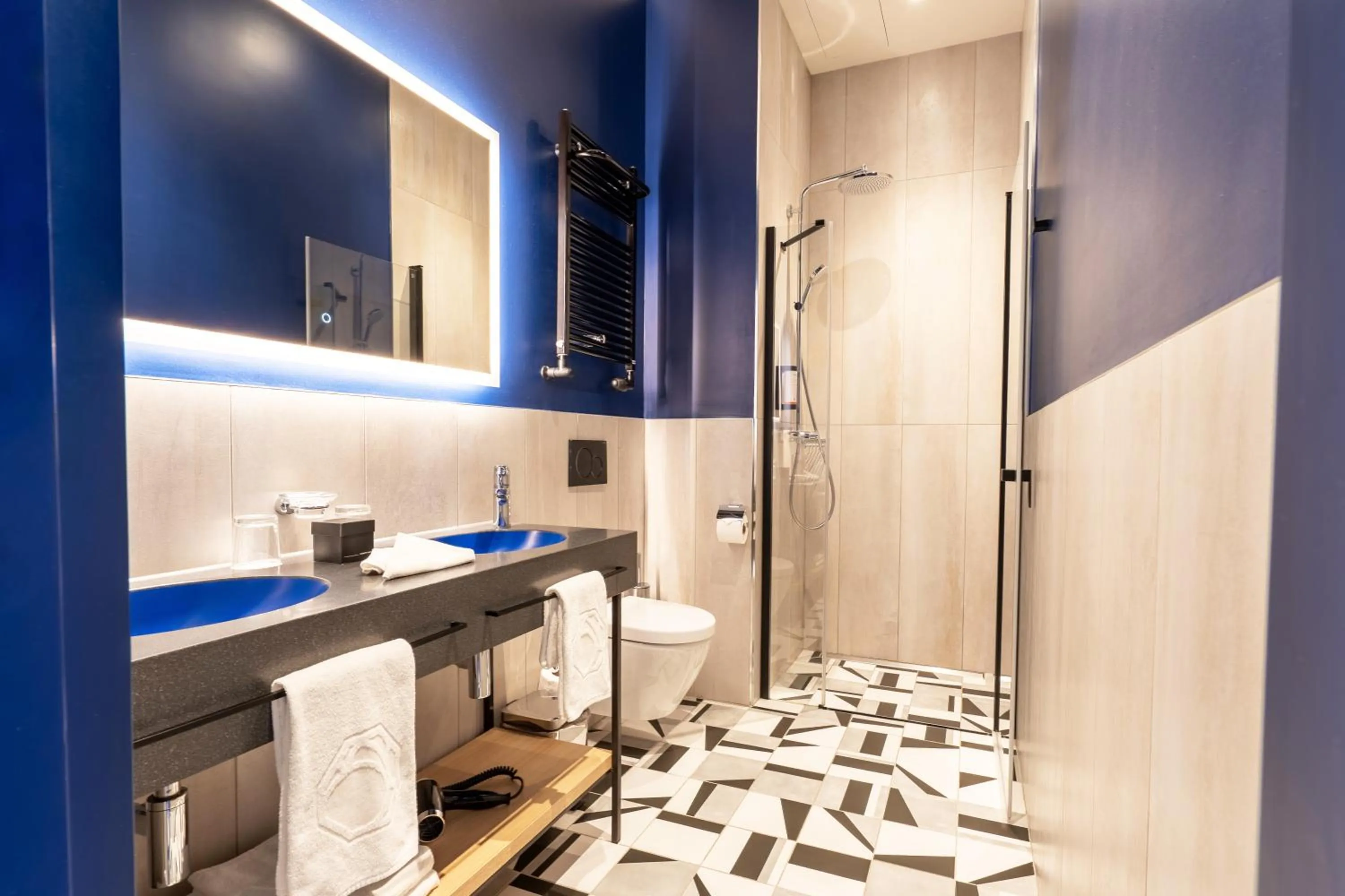 Toilet in Hotel Oktogon Haggenmacher by Continental Group