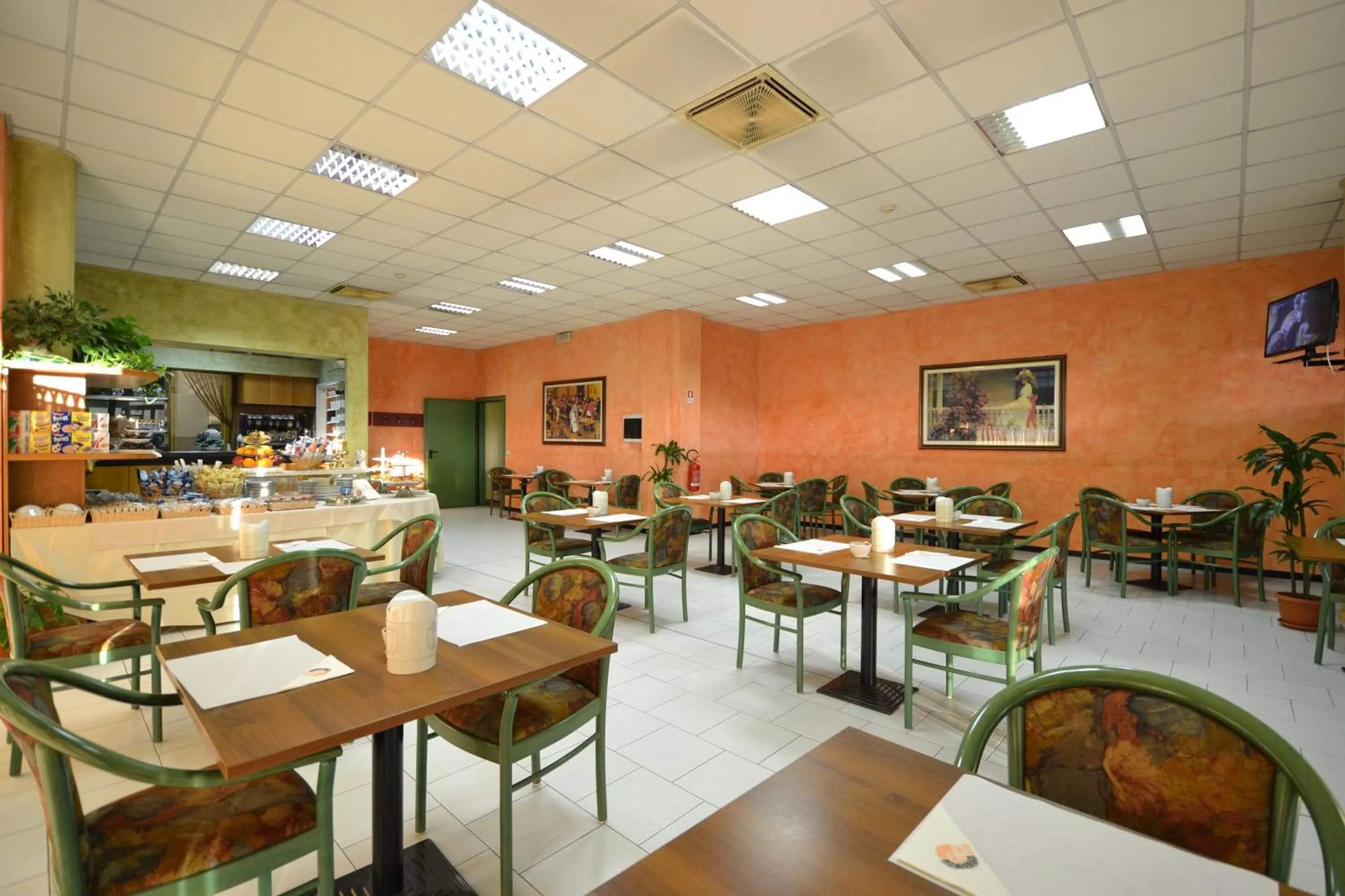 Restaurant/places to eat in Sun Hotel