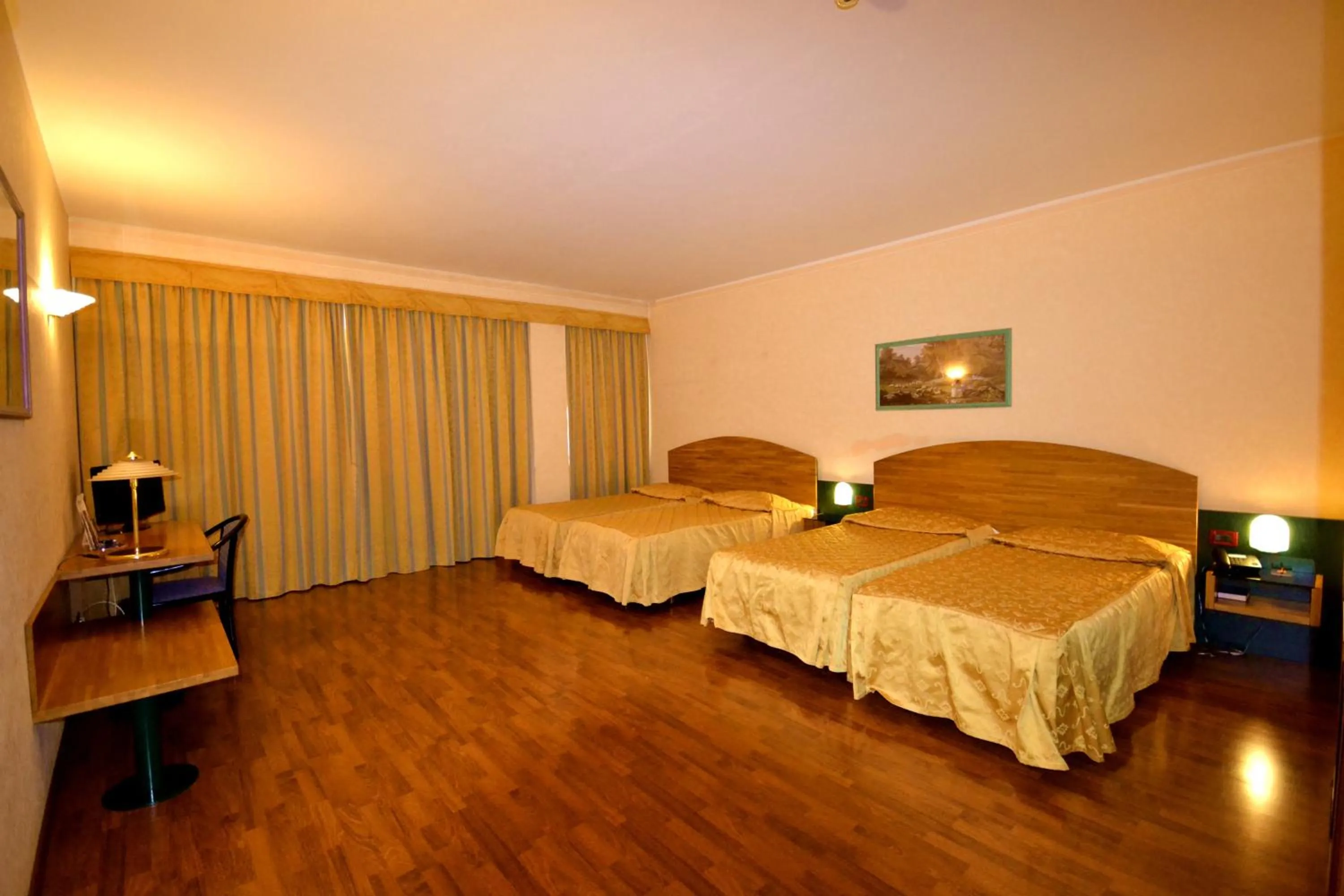 Photo of the whole room, Bed in Sun Hotel