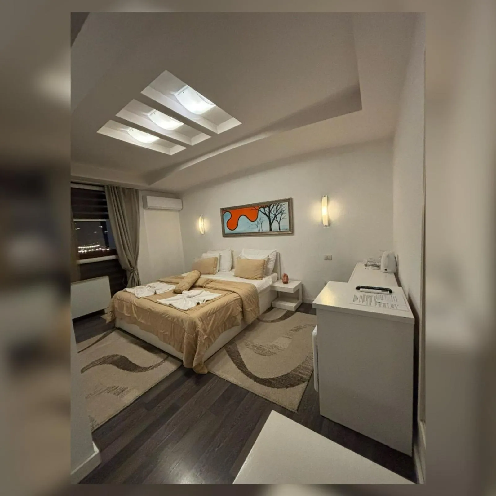 Bedroom, Bed in Theranda Hotel