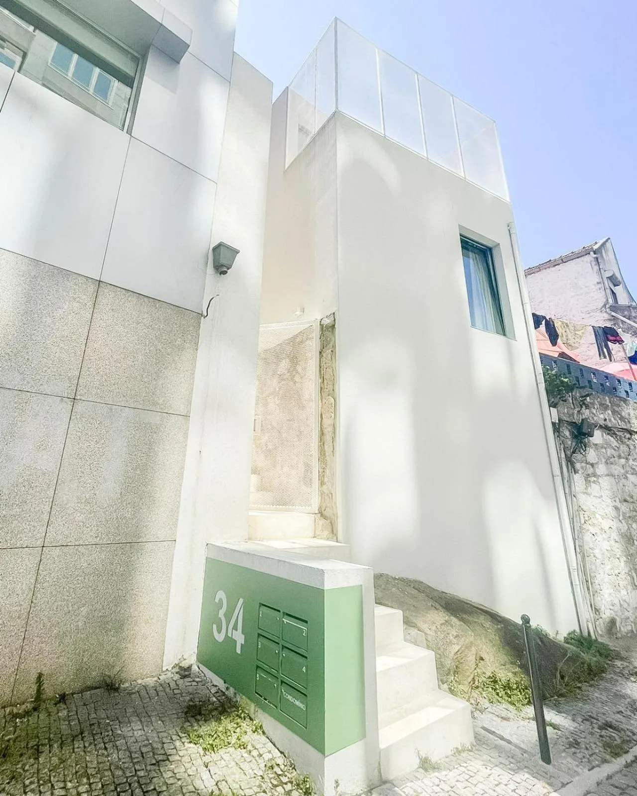 Duplex Apt - Sleeps 4 - Roof Terrace - Balcony