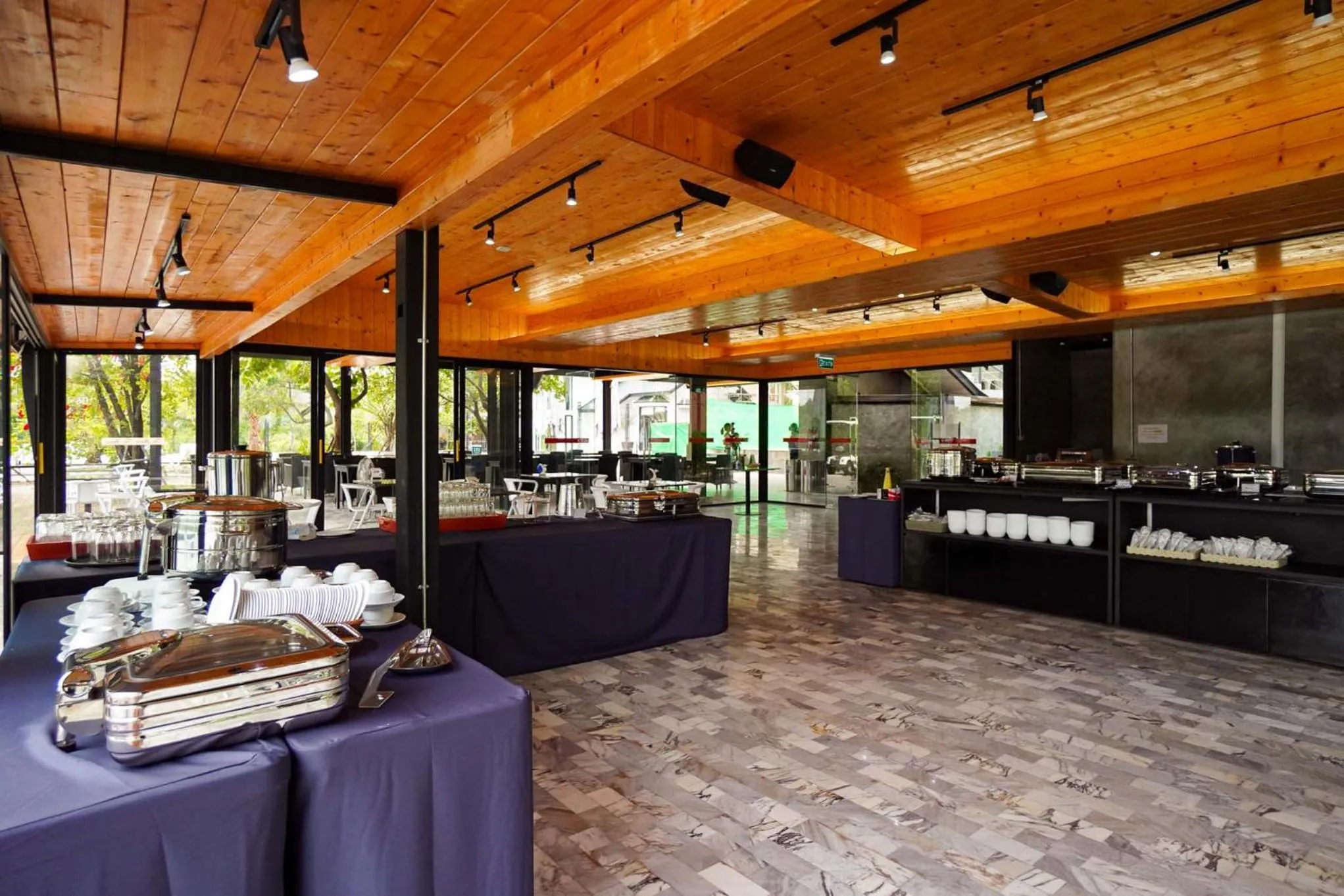 Food and drinks in The Grace Amphawa