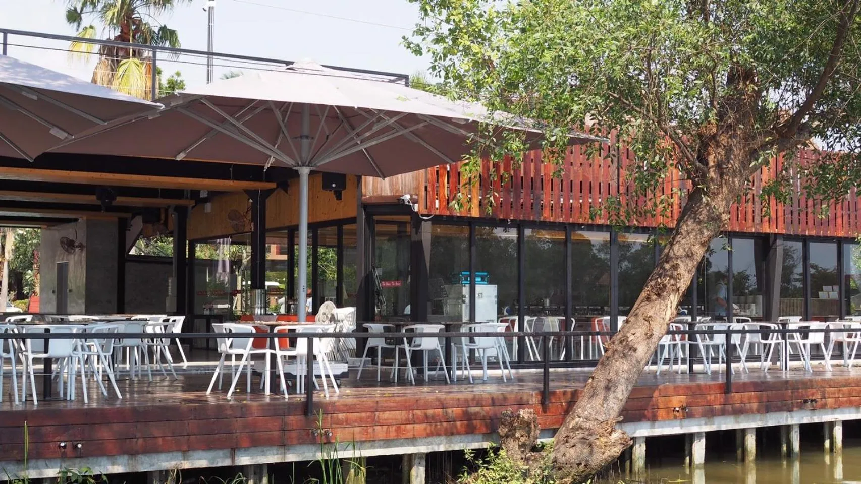 Restaurant/places to eat in The Grace Amphawa