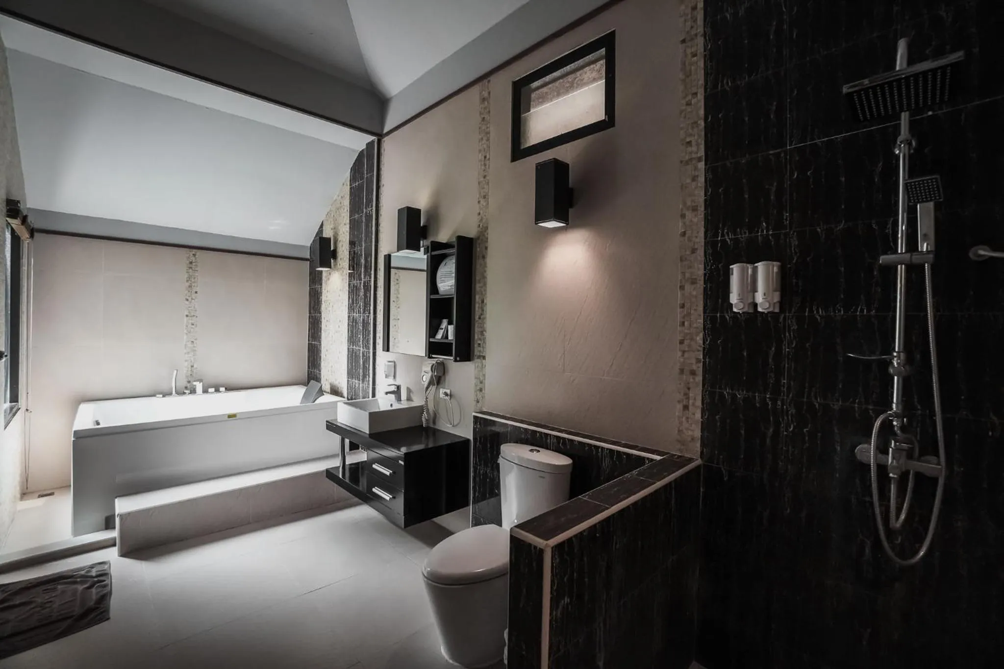 Shower in The Grace Amphawa