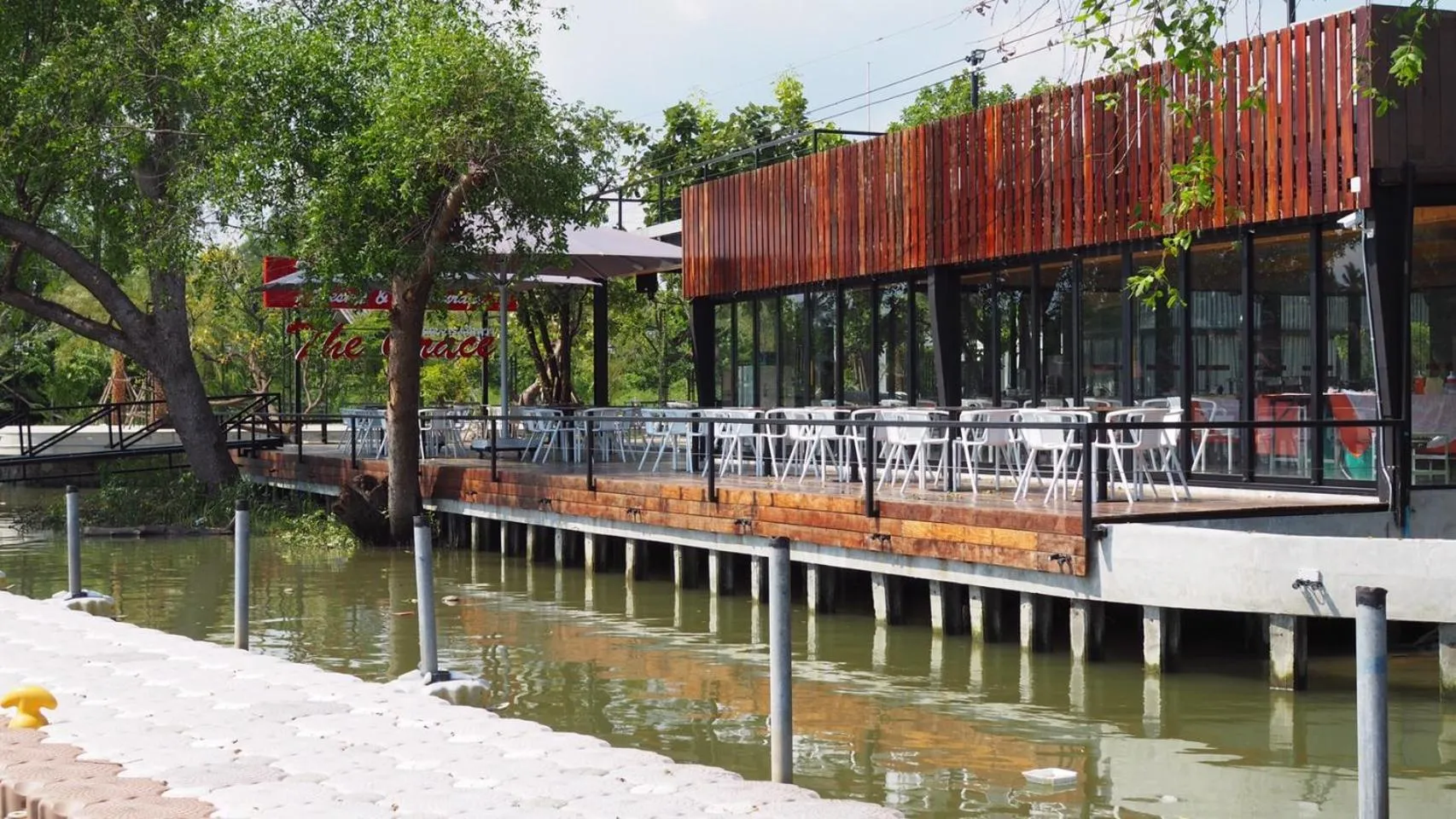 Restaurant/places to eat in The Grace Amphawa