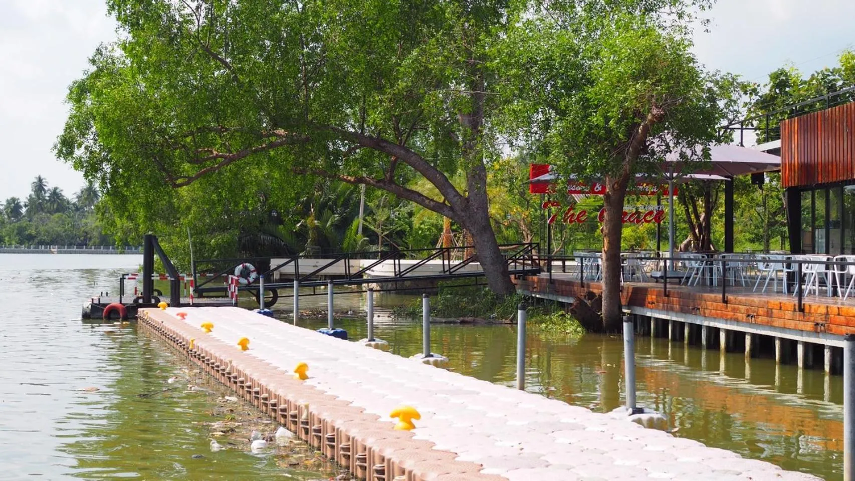 Restaurant/places to eat in The Grace Amphawa