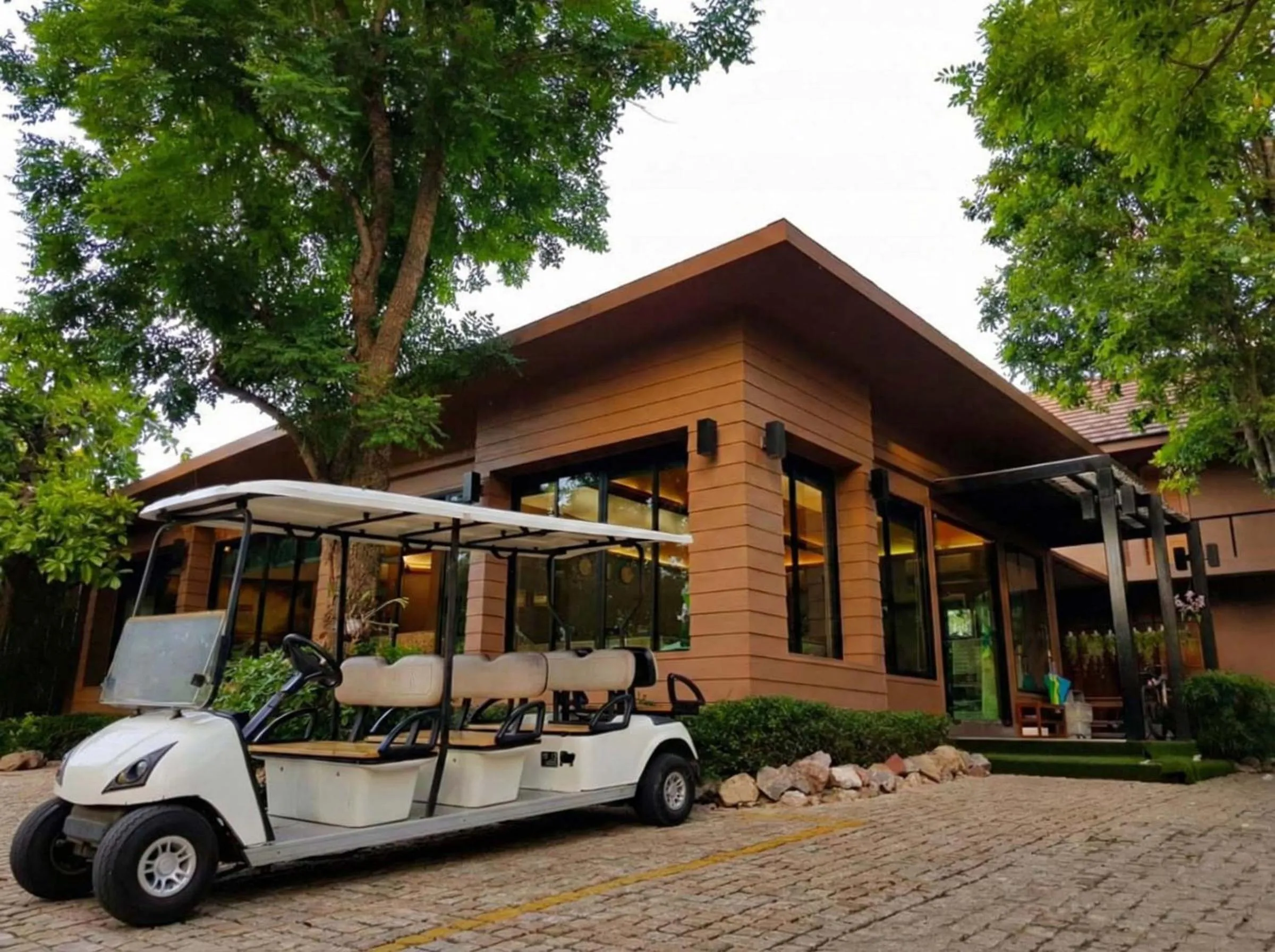 Property building in The Grace Amphawa