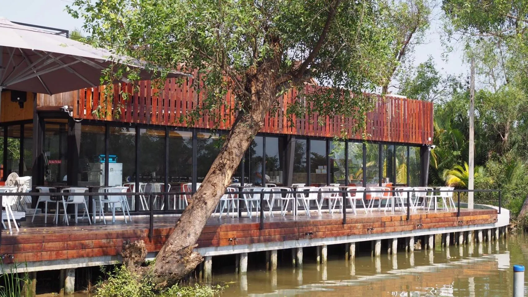 Restaurant/places to eat in The Grace Amphawa