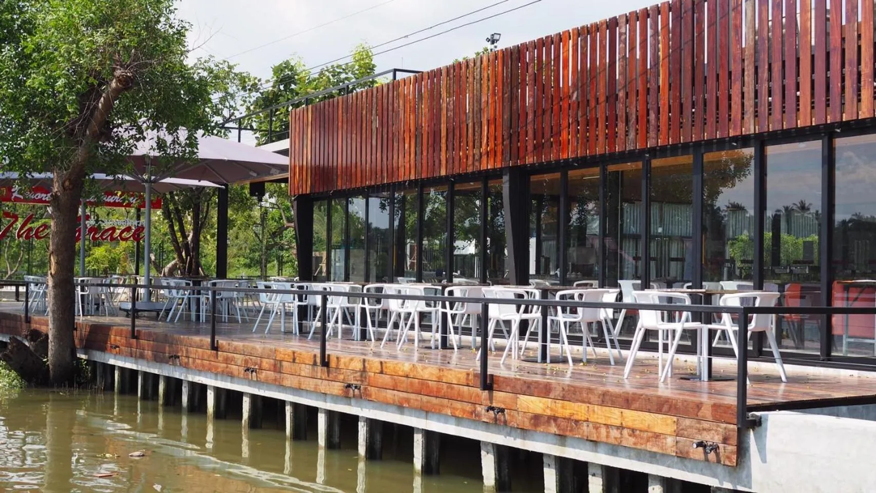 Restaurant/places to eat in The Grace Amphawa