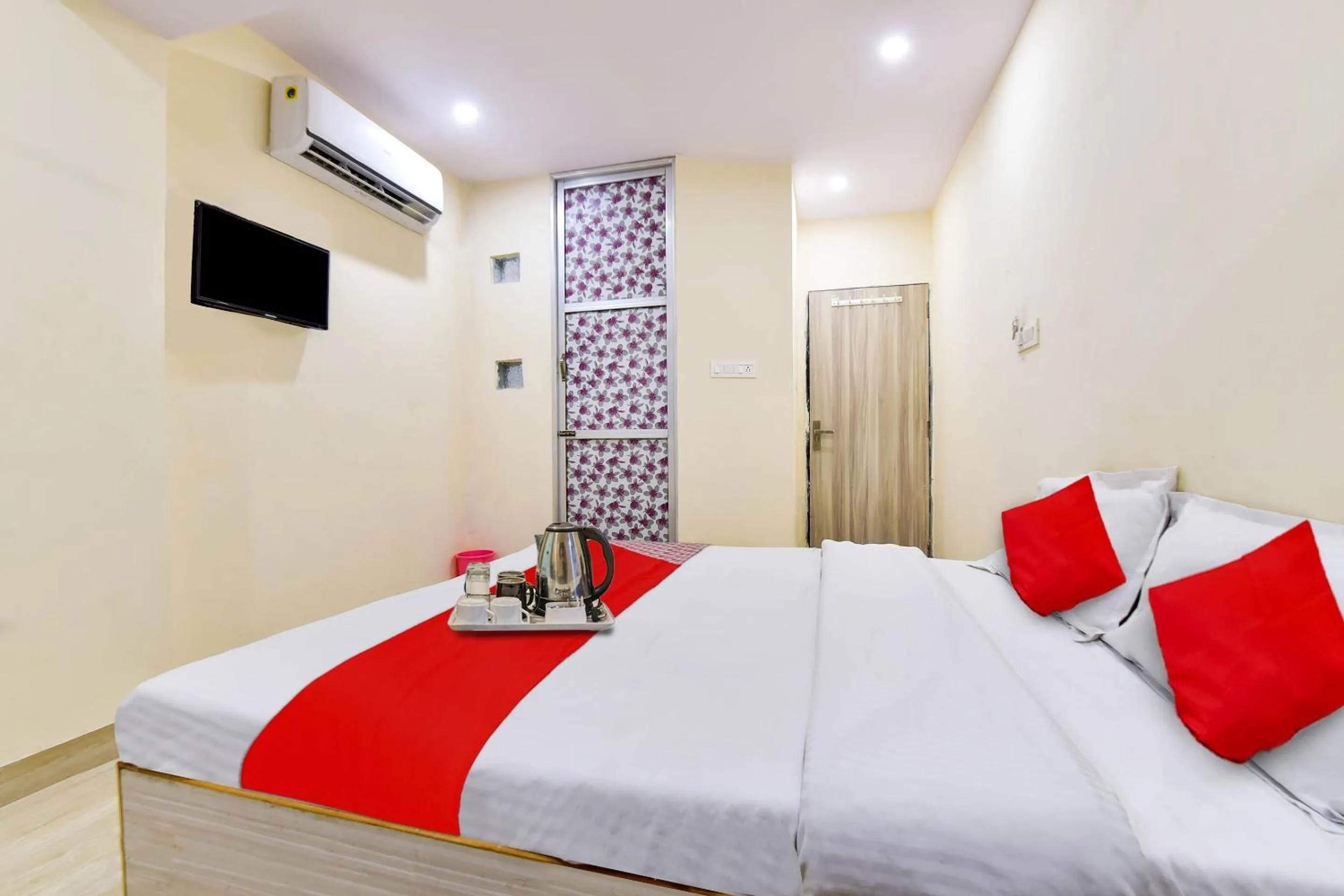 Bedroom, Bed in Super Hotel O Tourist Residency