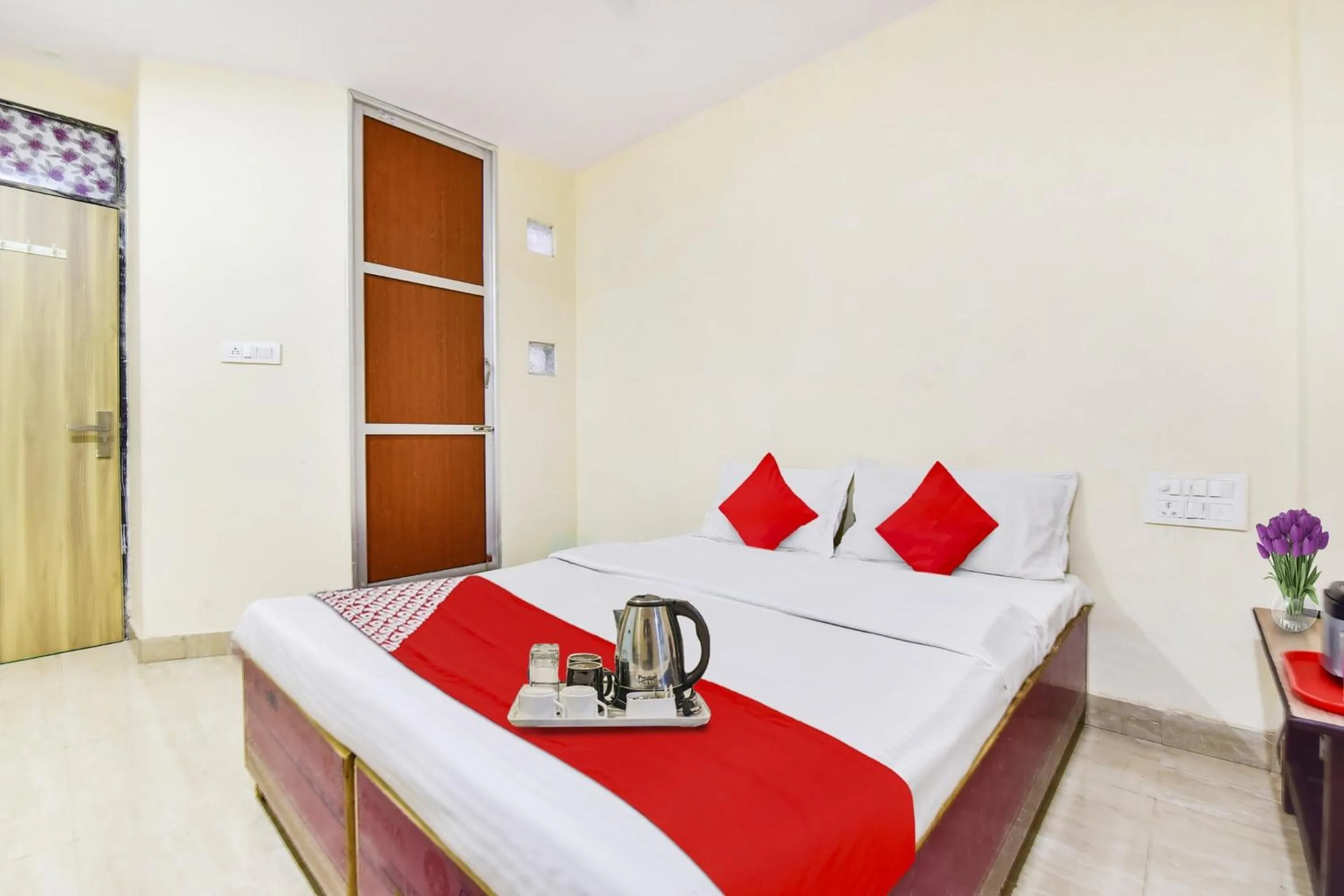 Bedroom, Bed in Super Hotel O Tourist Residency