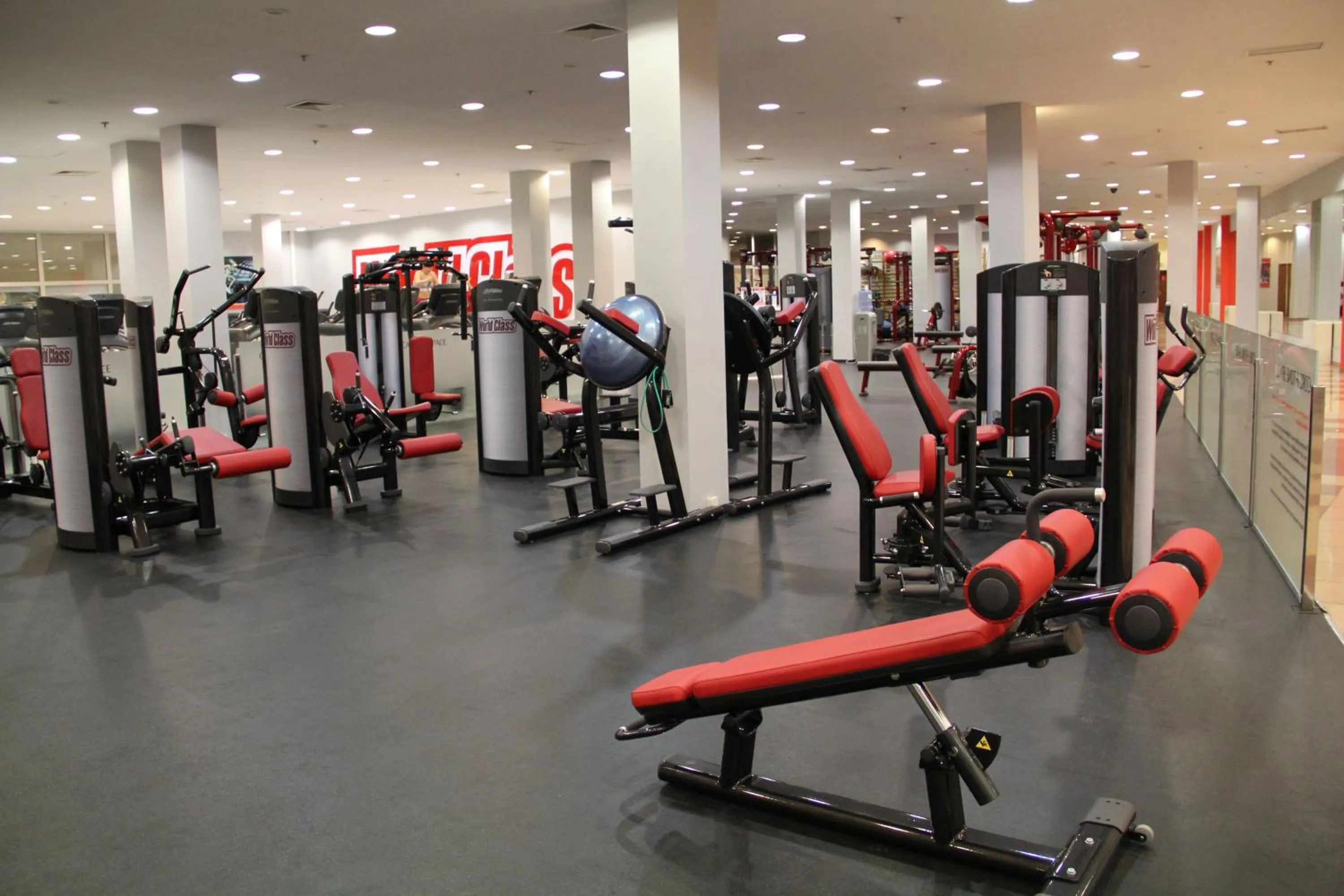 Fitness centre/facilities in Radisson Hotel Astana