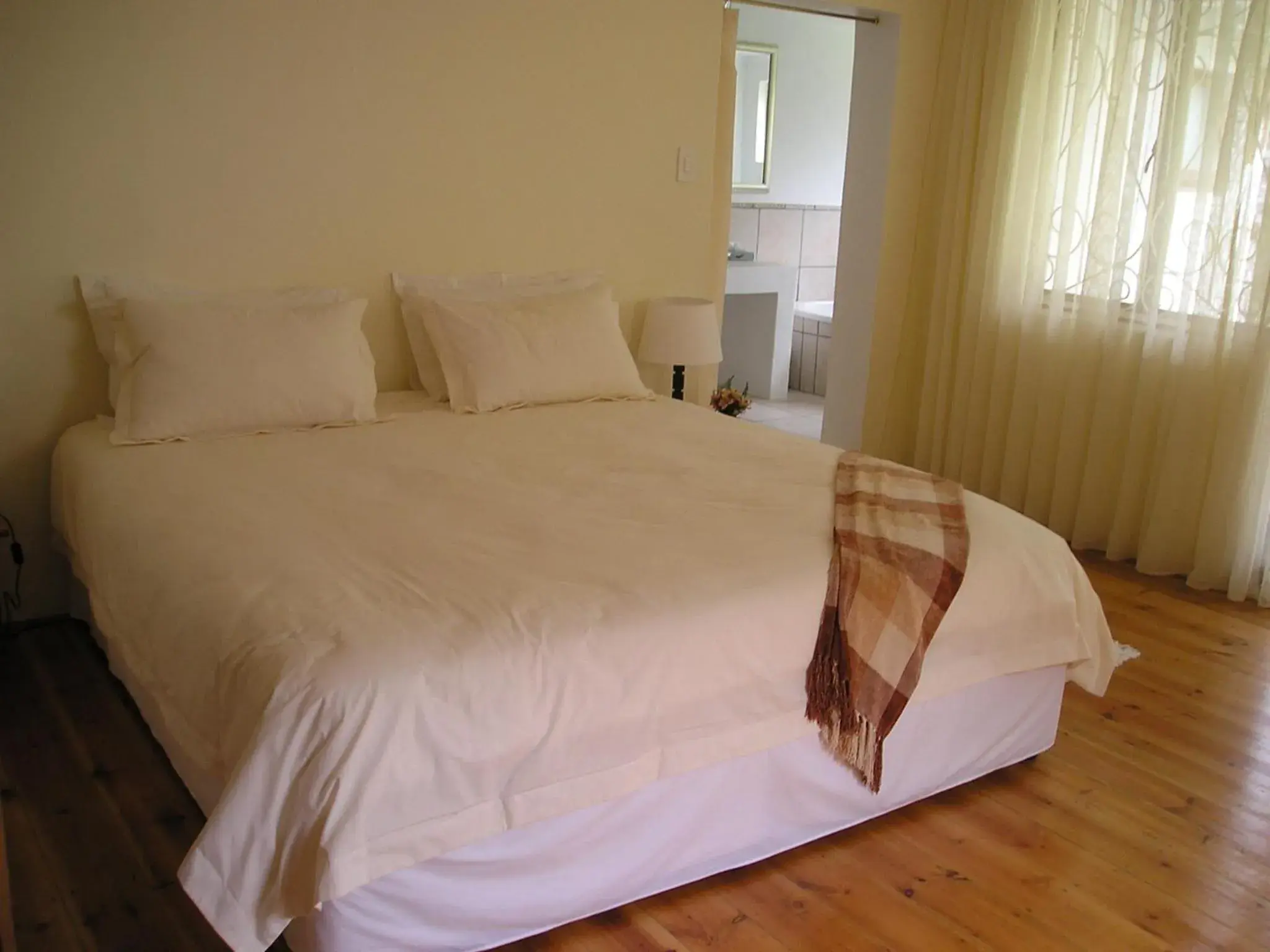 King or Twin Room with Bath or Shower in Wheatlands Lodge King or Twin Room with Bath or Shower in Wheatlands Lodge