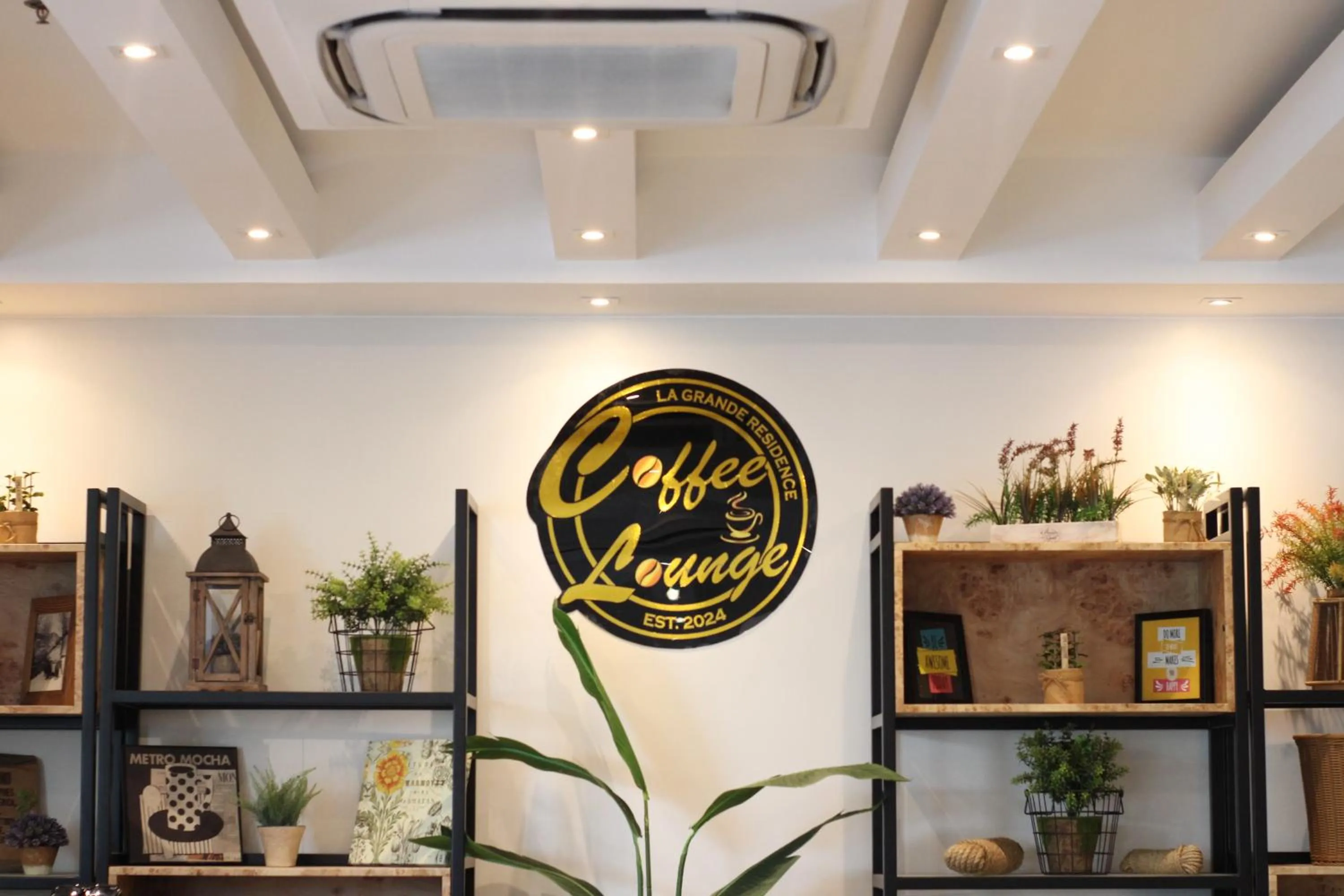 Coffee/tea facilities in La Grande Residence