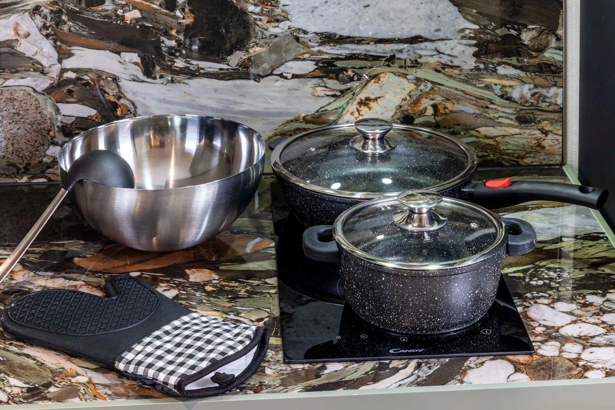 dishwasher in Yuna Saint-Honoré - Serviced Apartments