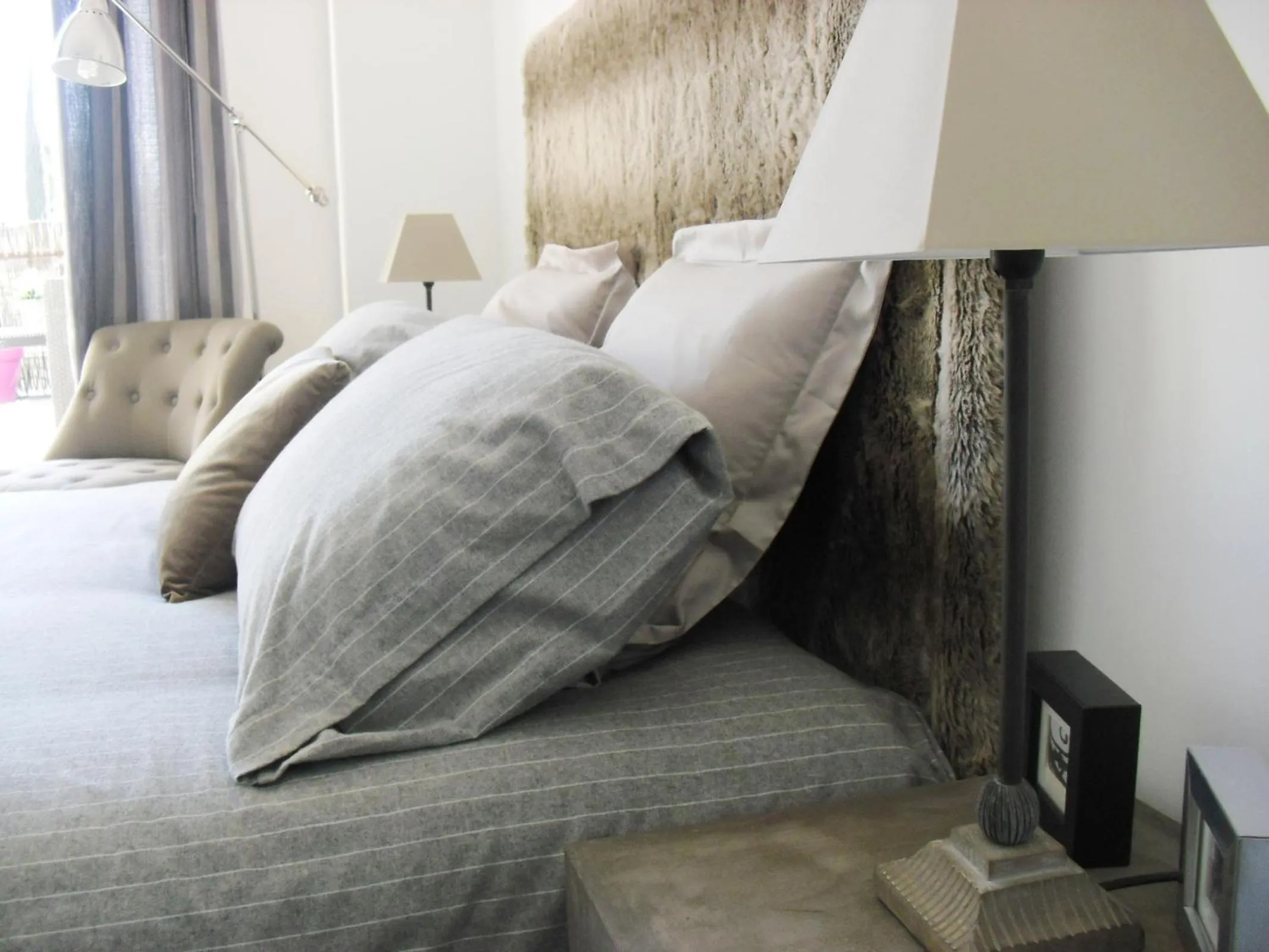 Decorative detail, Bed in Studio à Deux Pas d'Aix