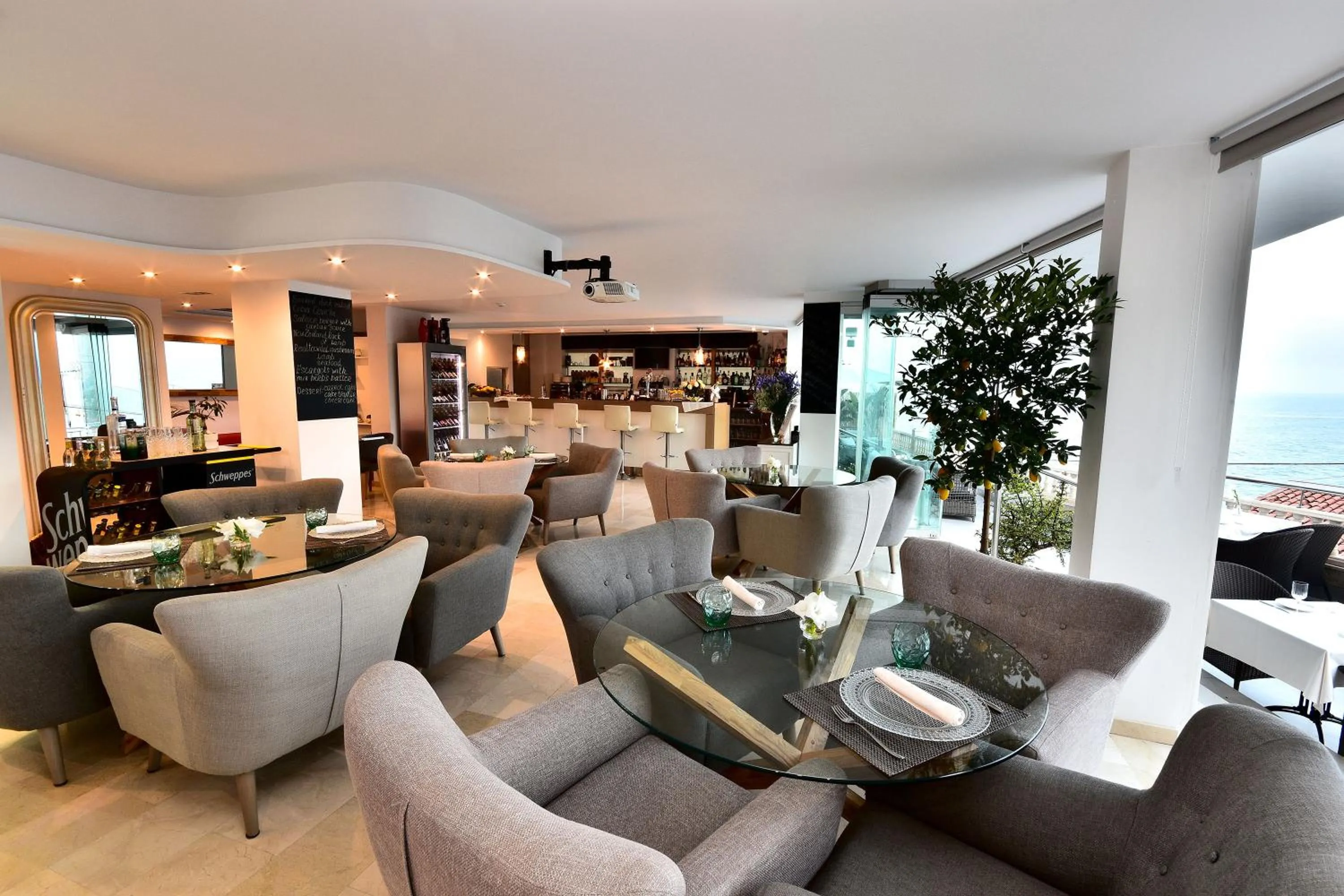 Restaurant/places to eat in Aparthotel Ola Blanca