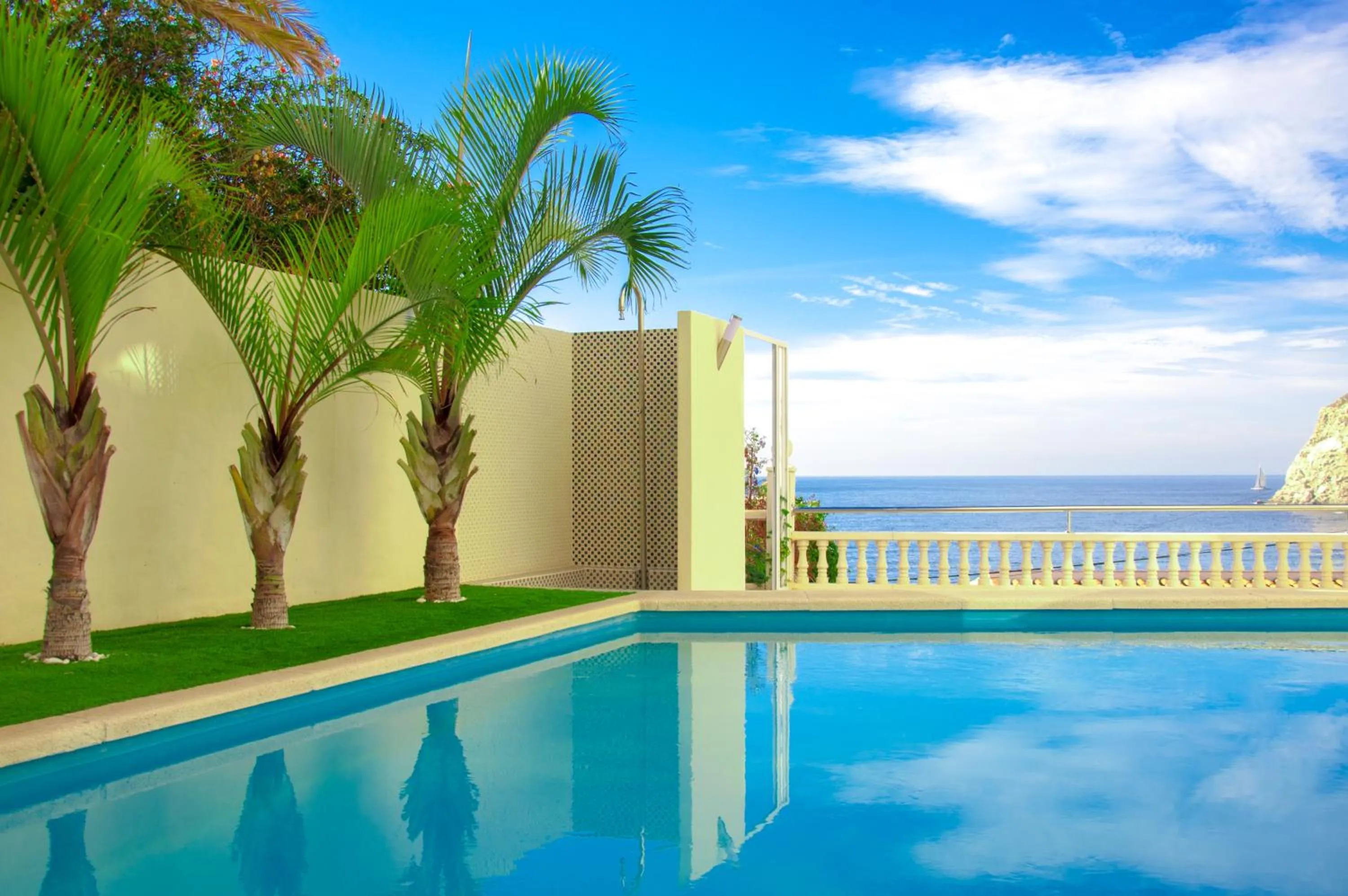 Swimming pool in Aparthotel Ola Blanca