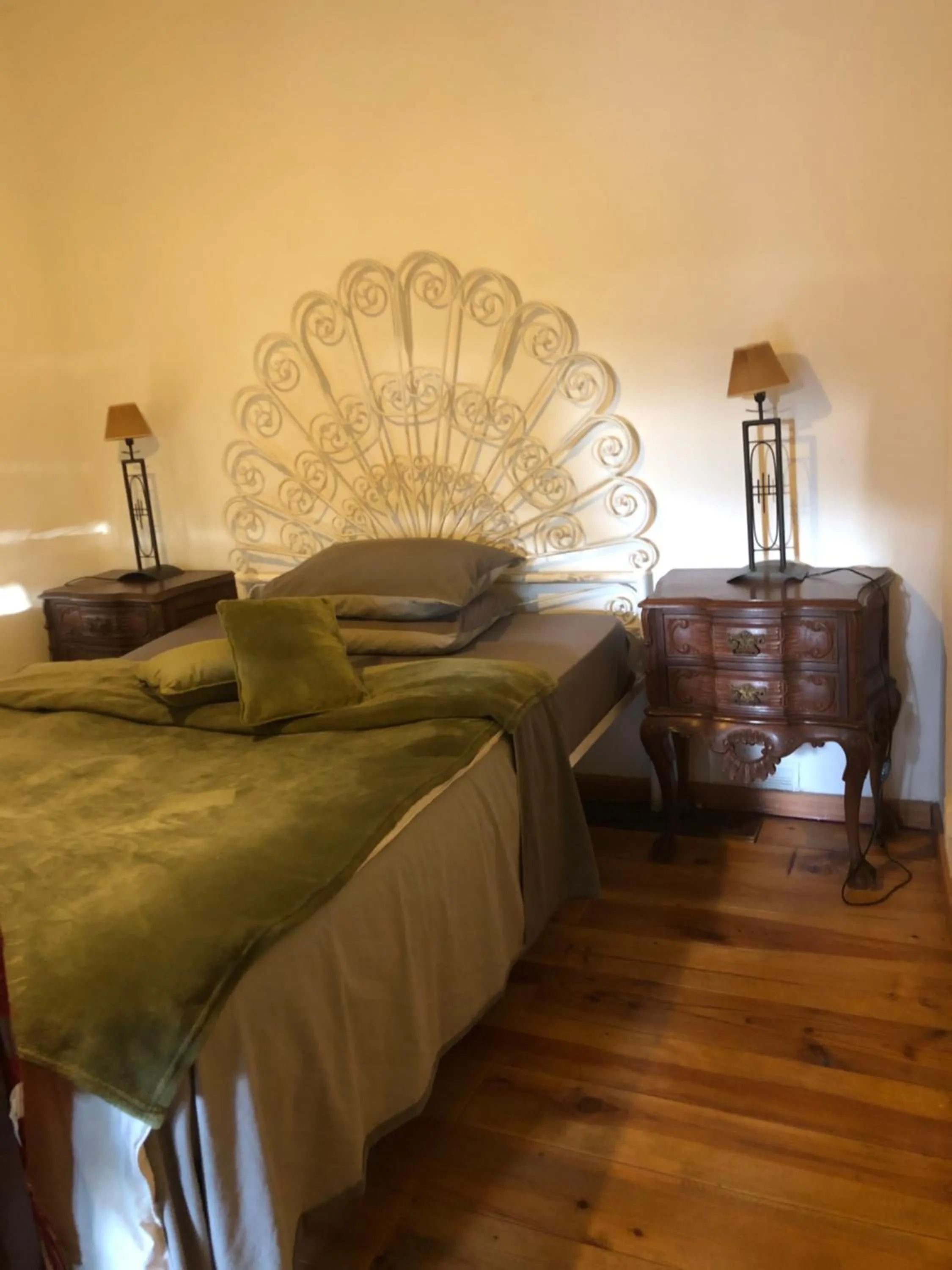 Bed in House Sleeps 4 with Private Garden