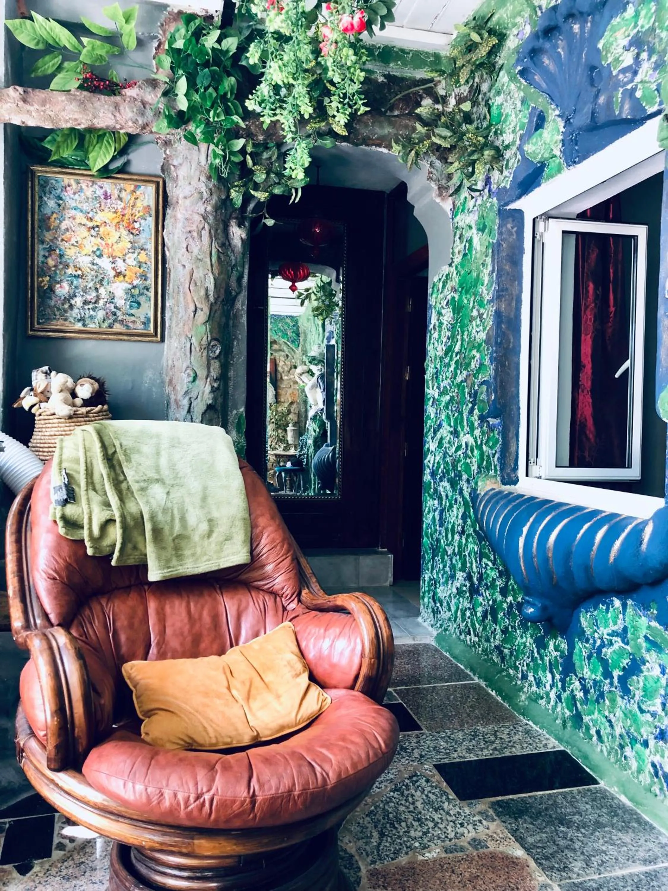 House Sleeps 4 with Private Garden