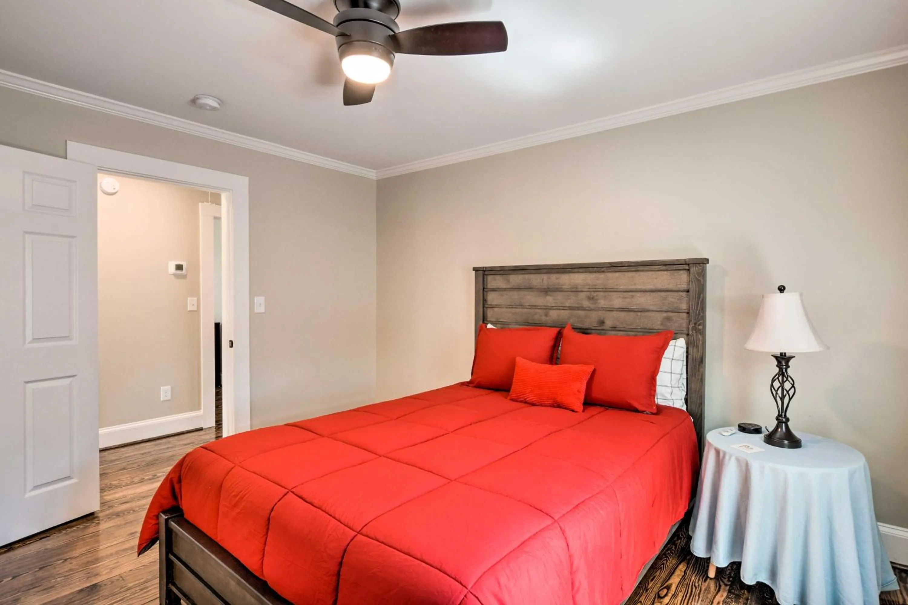 Bed in Ideally Located Penne Place with Deck and Grill