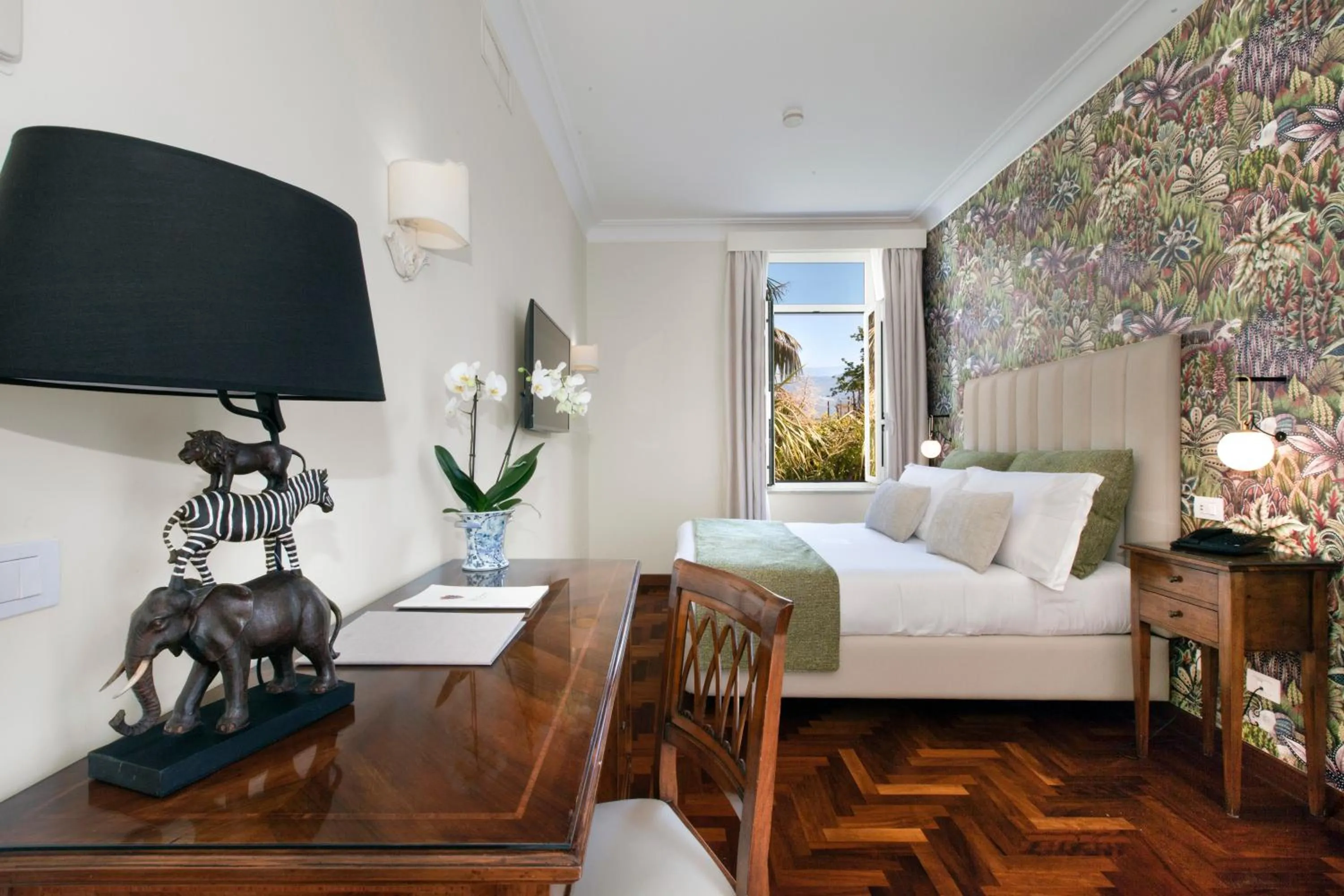 Communal lounge/ TV room, Bed in Relais Villa Savarese