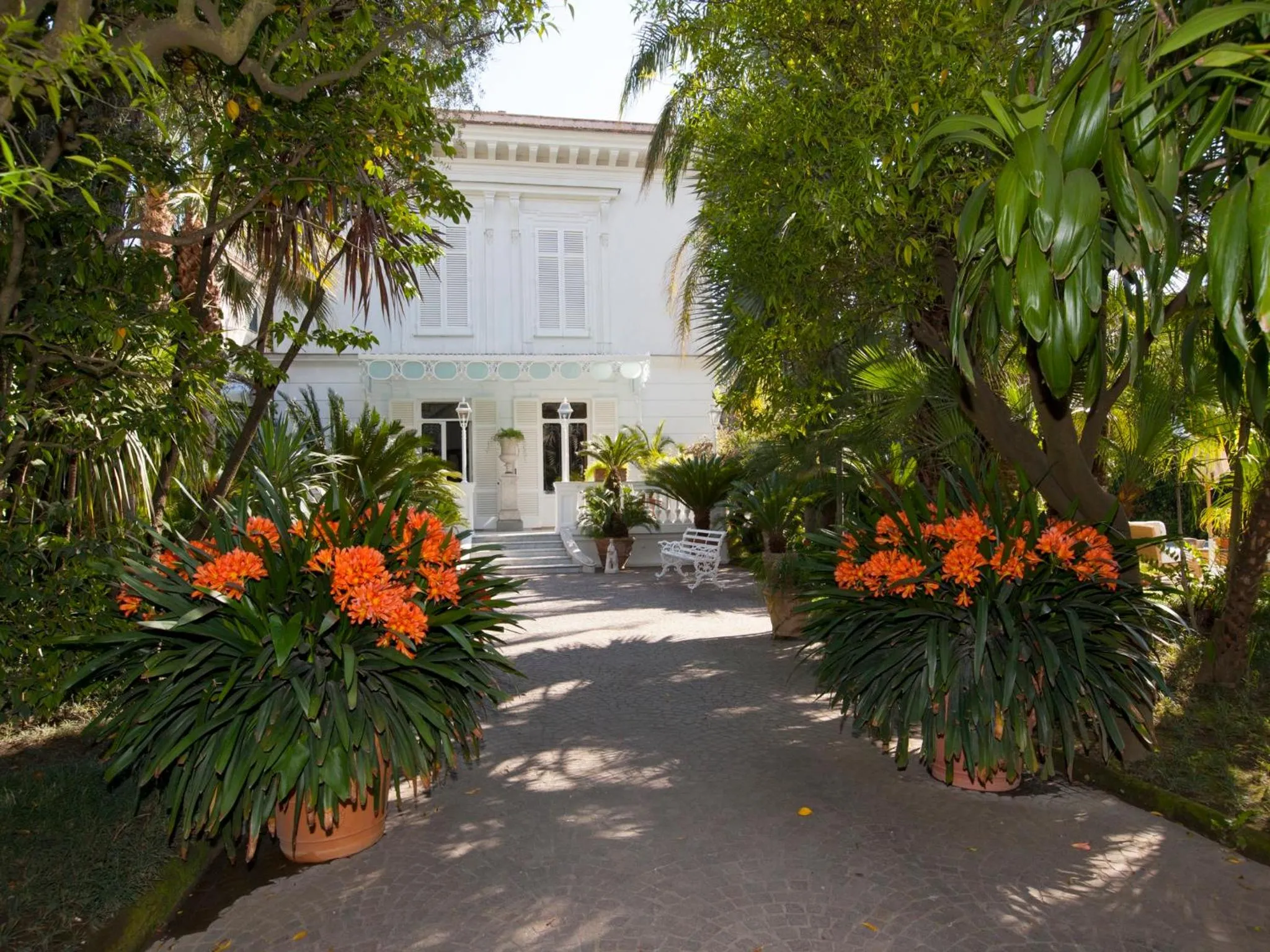 Facade/entrance in Relais Villa Savarese