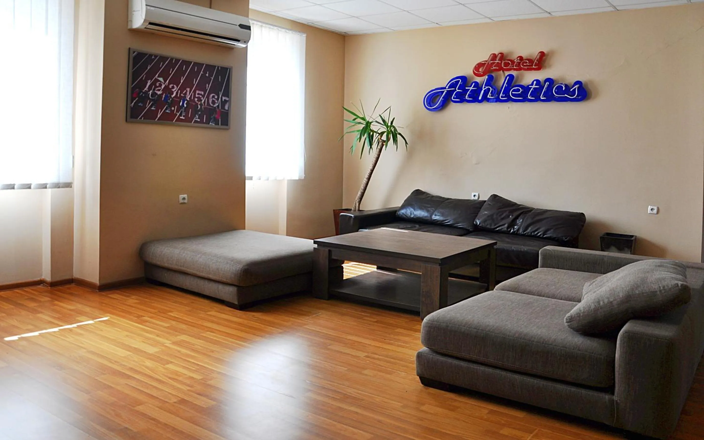 Communal lounge/ TV room, Seating Area in Athletics Hotel