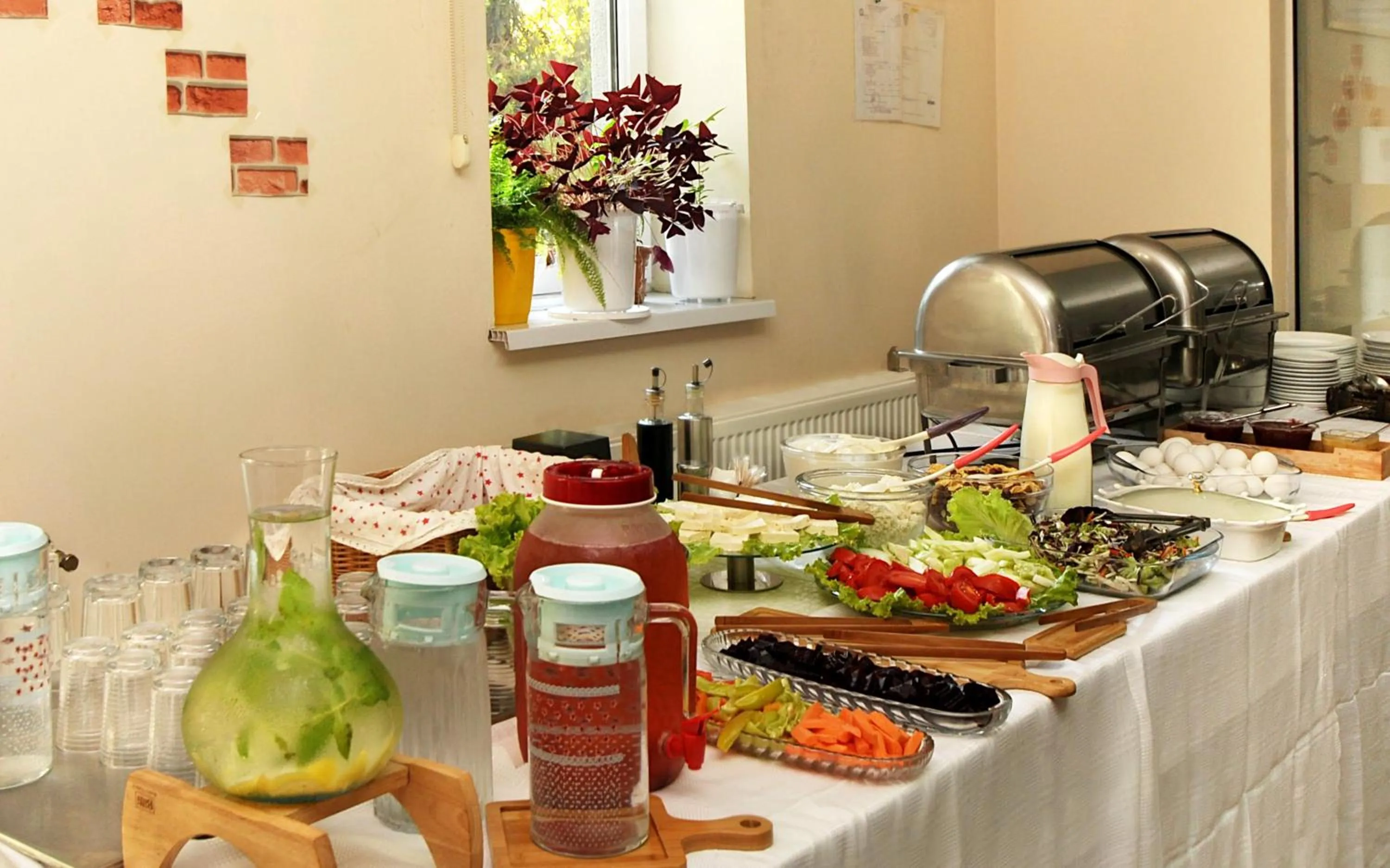 Food and drinks in Athletics Hotel