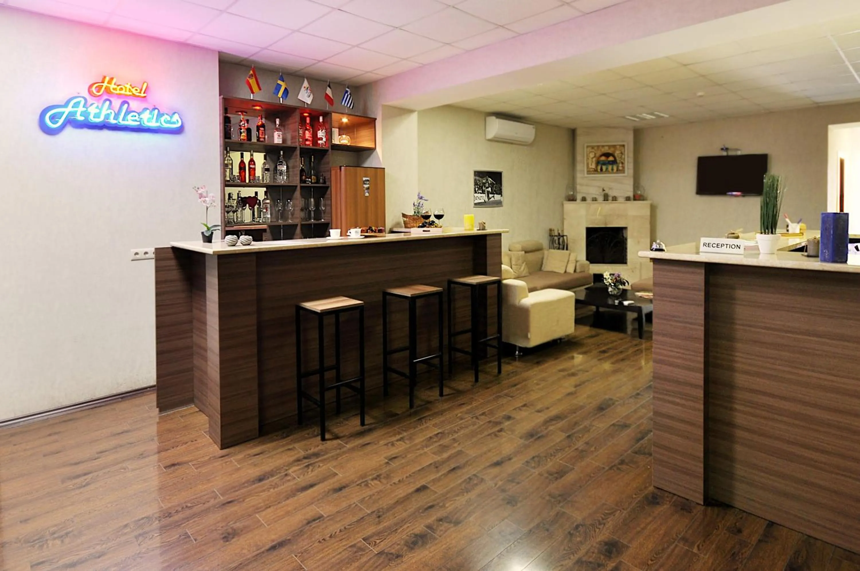 Lobby or reception, Lounge/Bar in Athletics Hotel