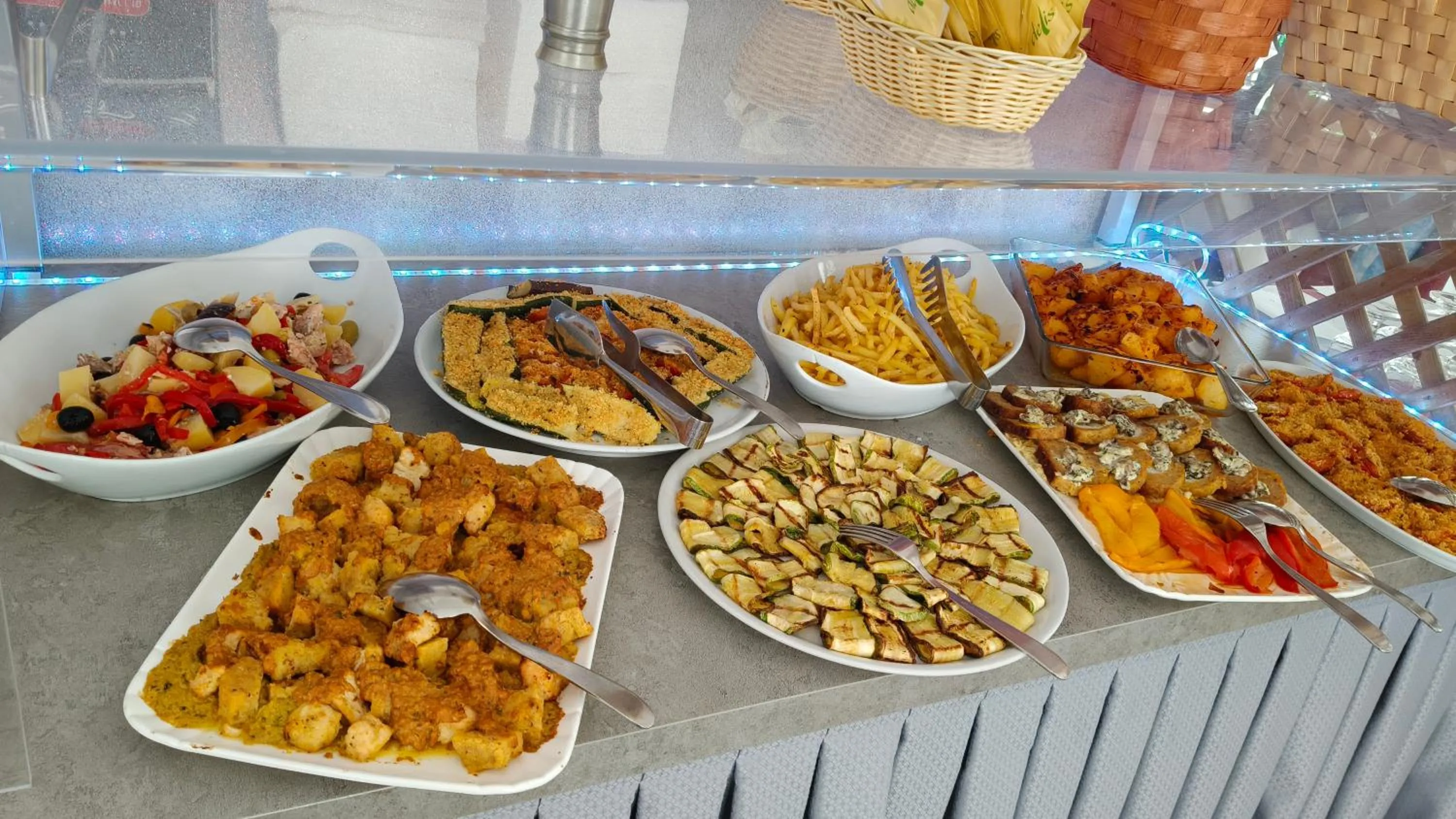 Restaurant/places to eat in Hotel Azzurro