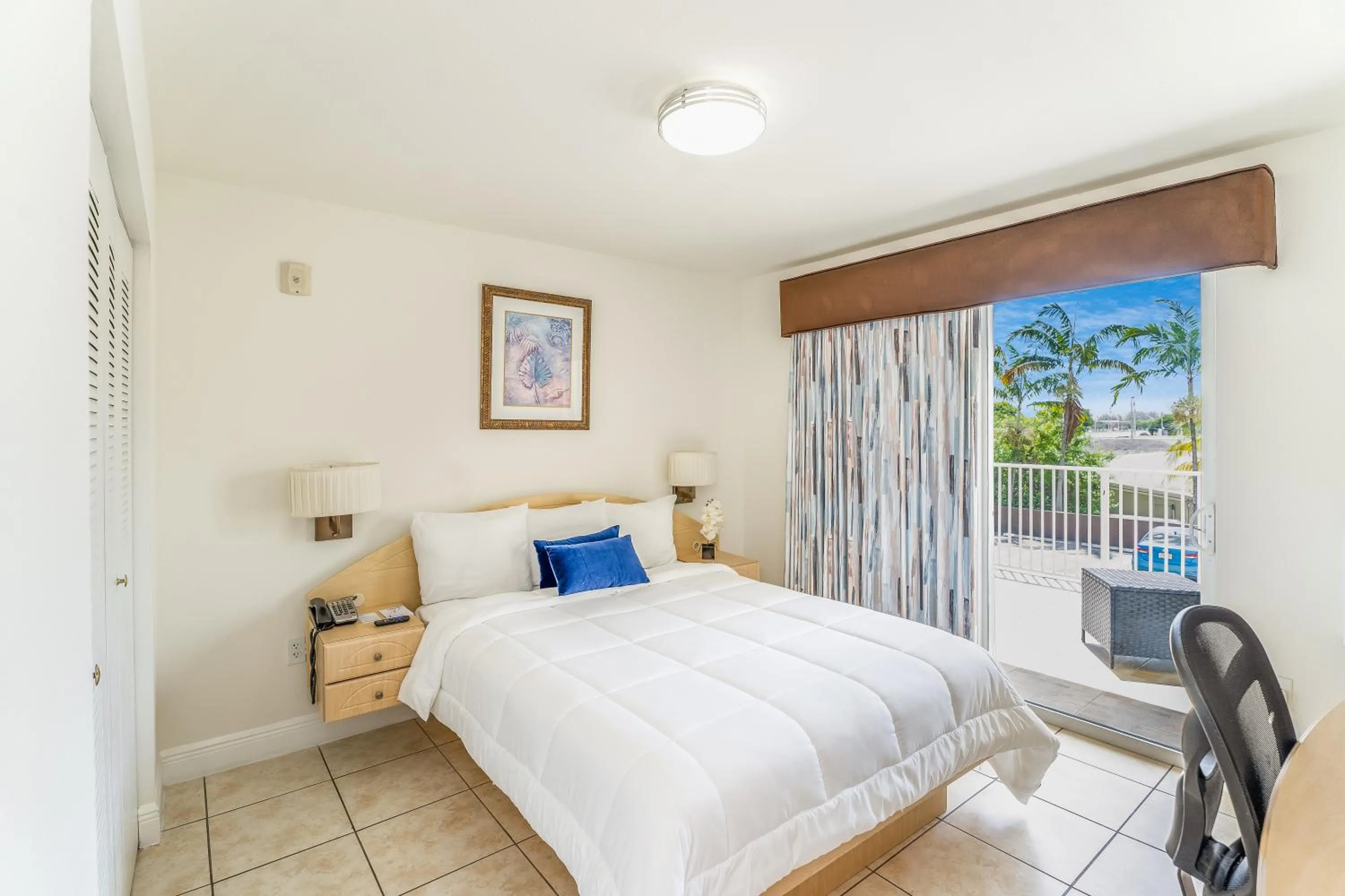 Bedroom in South River Suites