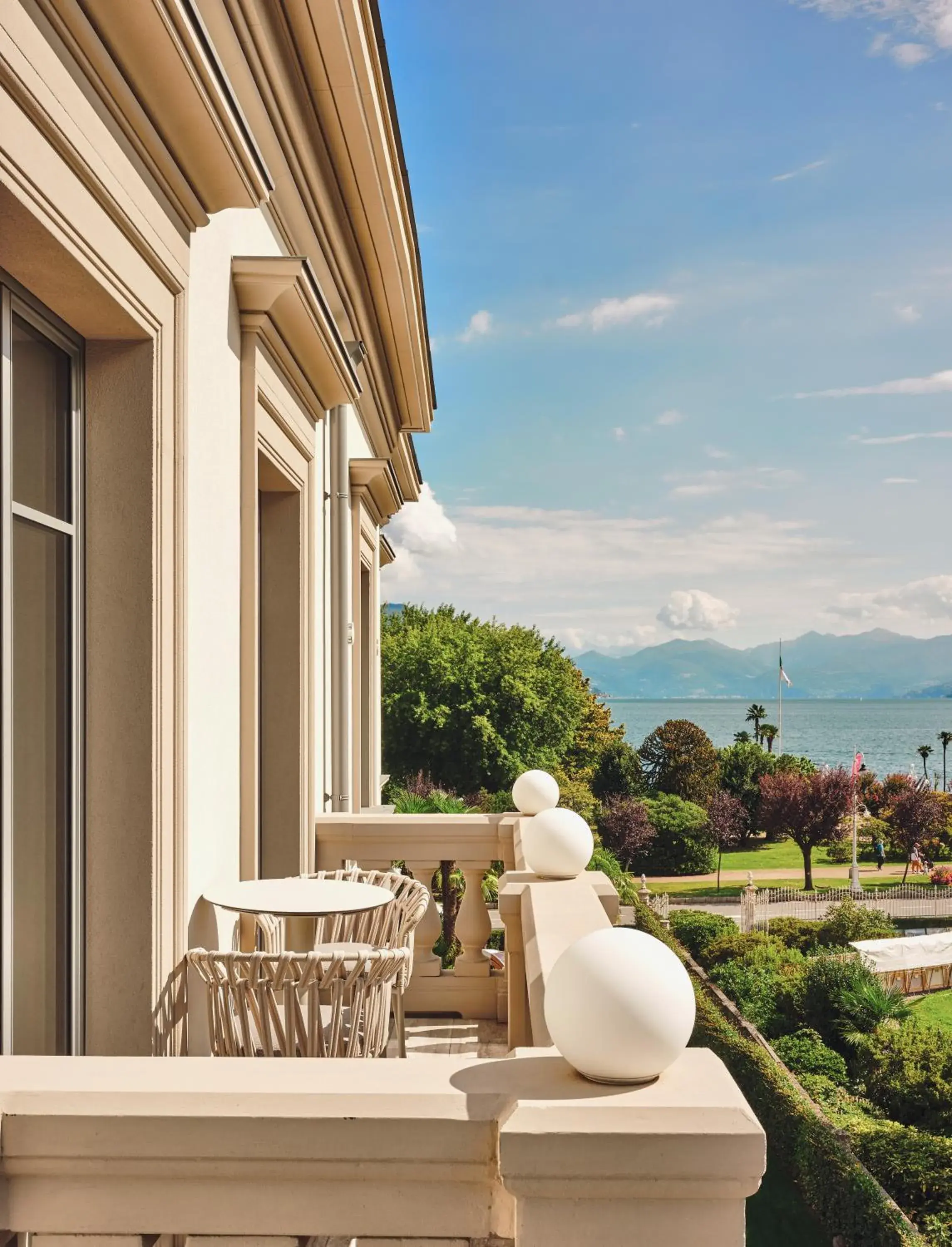 Deluxe King Room with Partial Lake View in Boutique Hotel Stresa Deluxe King Room with Partial Lake View in Boutique Hotel Stresa