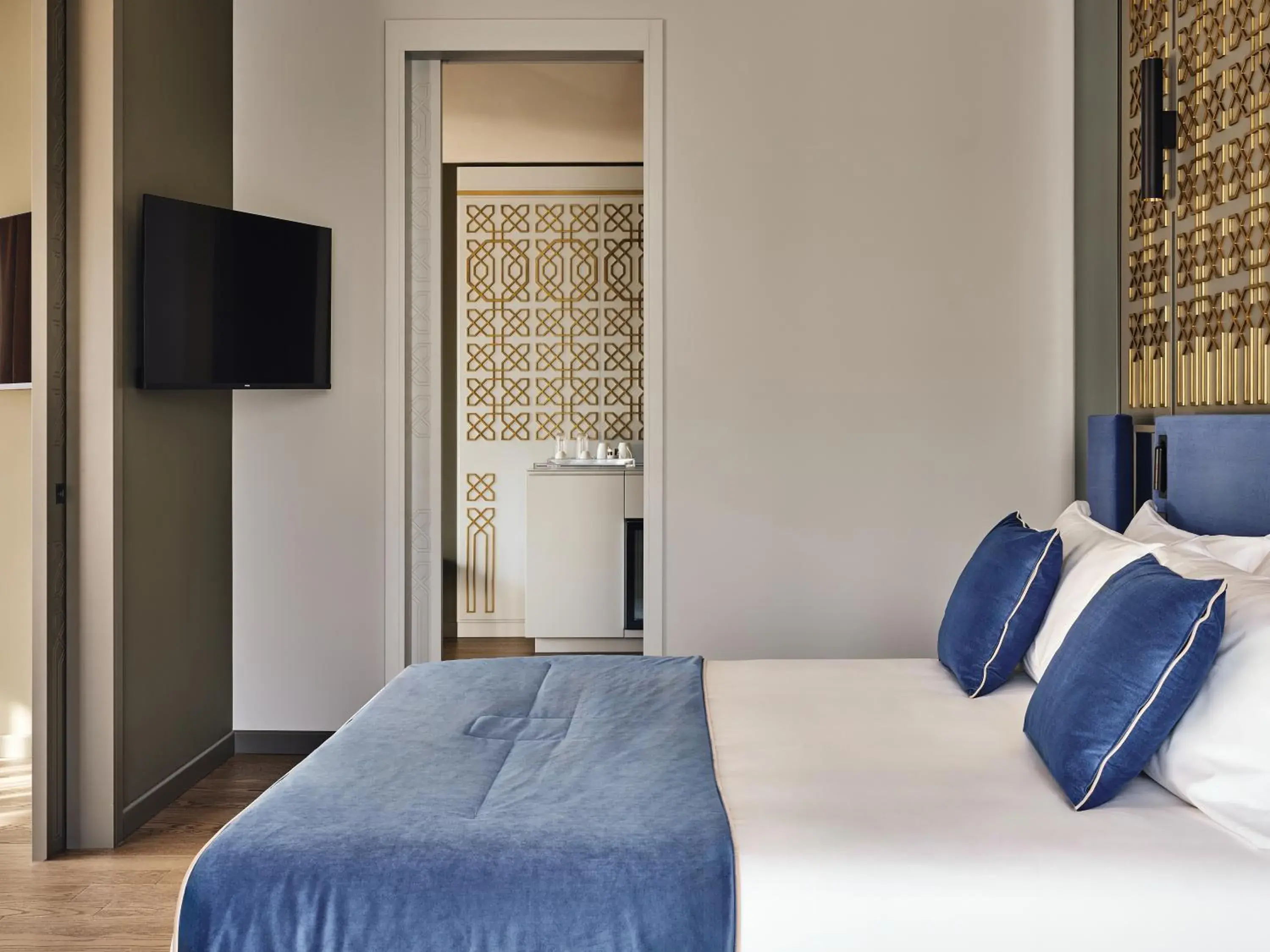 Corner Suite in Boutique Hotel Stresa Corner Suite in Boutique Hotel Stresa