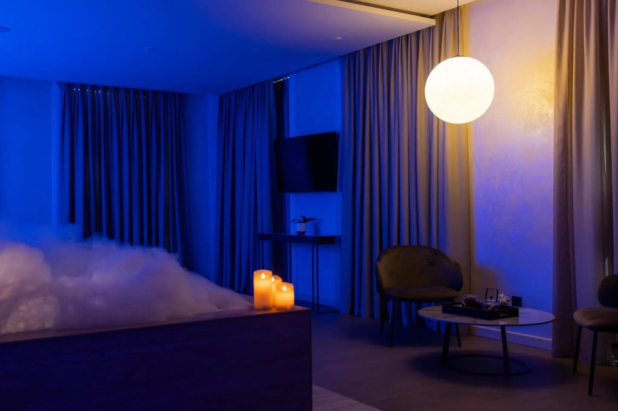 Hot Tub in Boutique Hotel Stresa