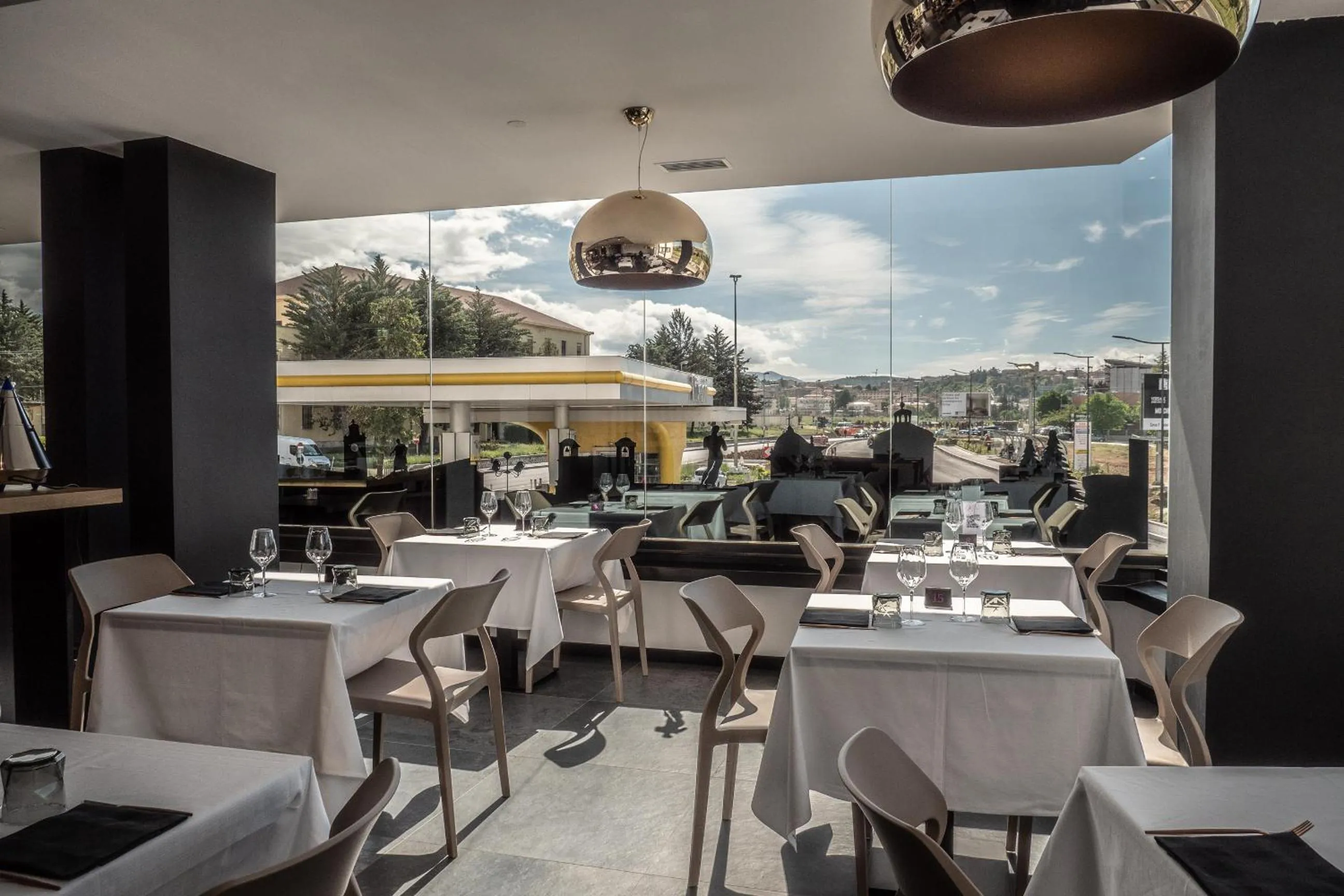 Restaurant/places to eat in My Suite Hotel