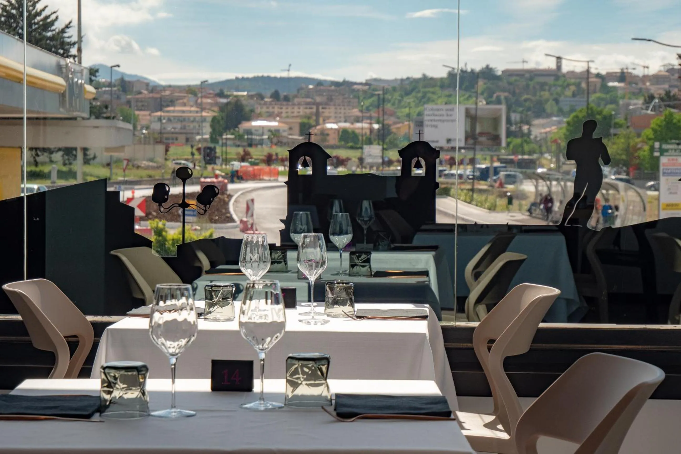 Restaurant/places to eat in My Suite Hotel