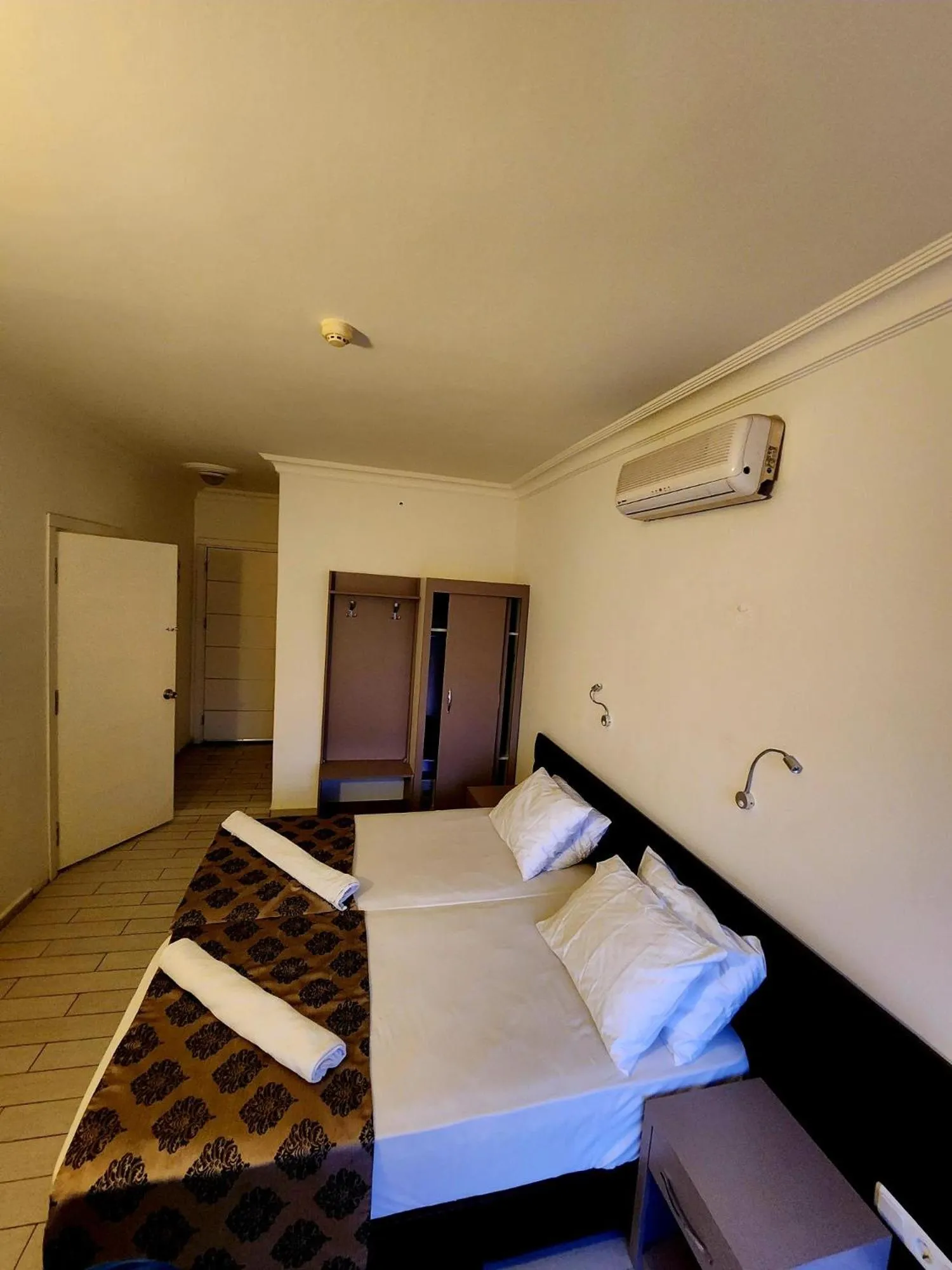 Bathroom, Bed in Cleopatra City Hotel Alanya