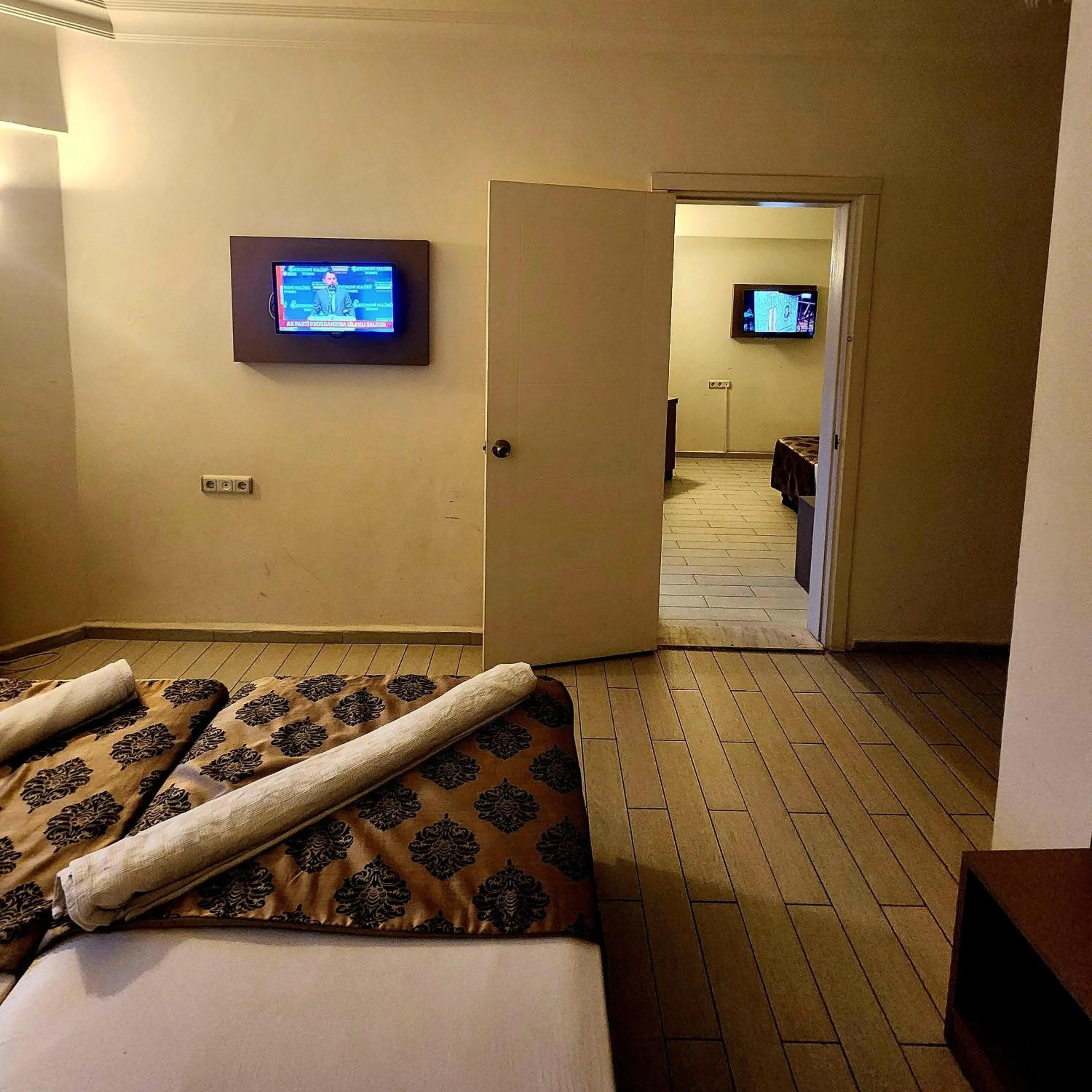 Communal lounge/ TV room, Bed in Cleopatra City Hotel Alanya