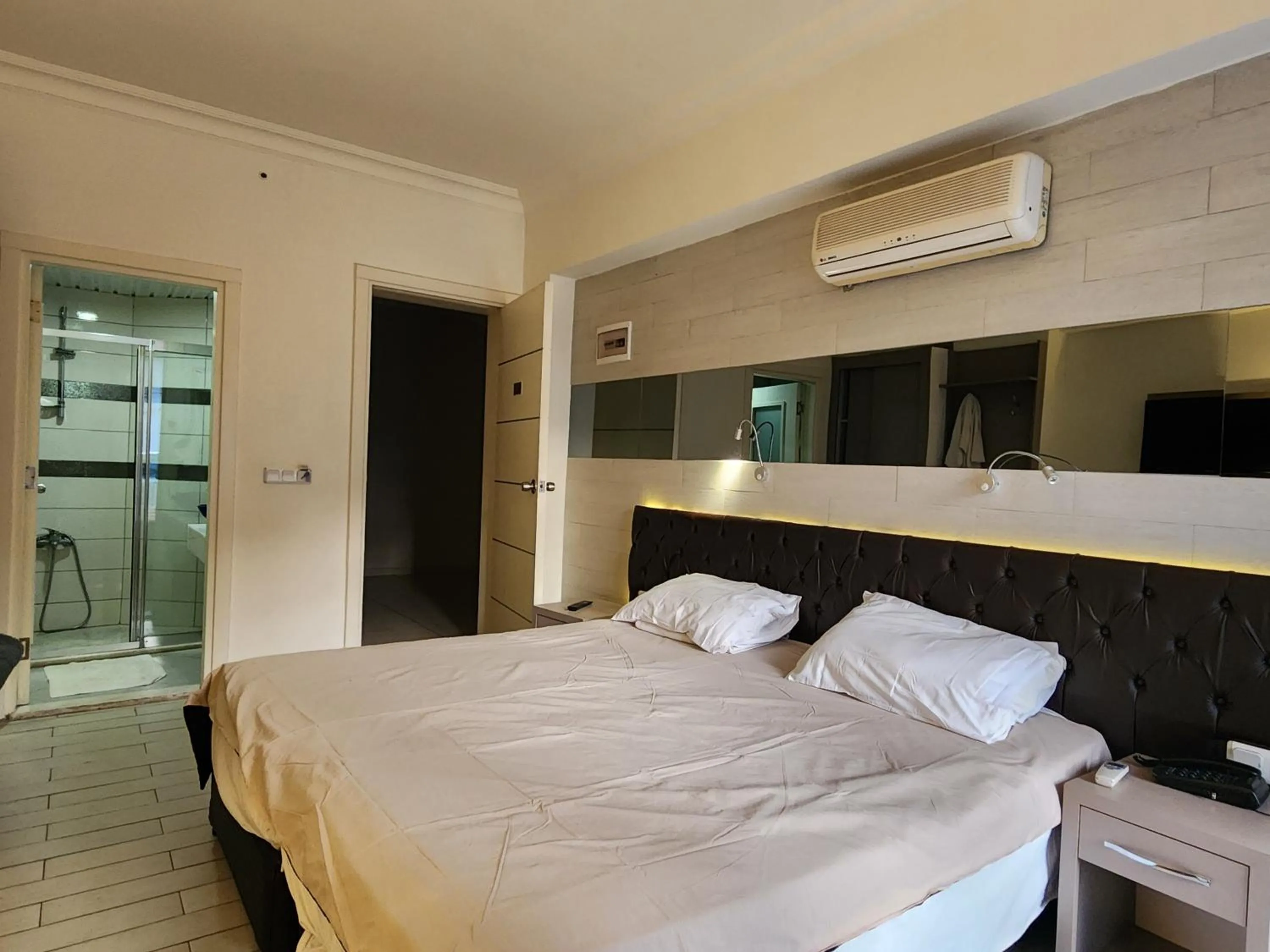 View (from property/room), Bed in Cleopatra City Hotel Alanya