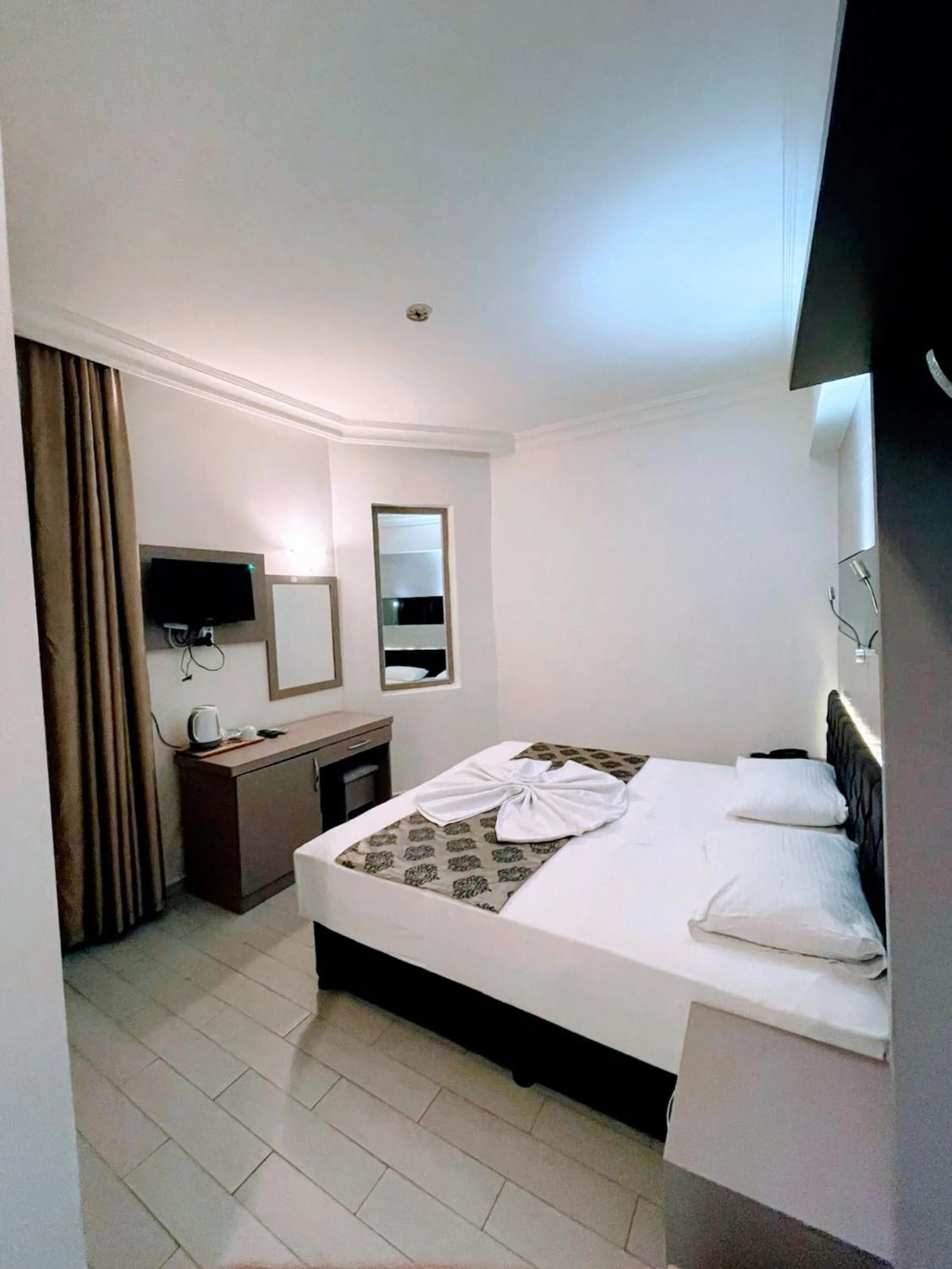 TV and multimedia, Bed in Cleopatra City Hotel Alanya