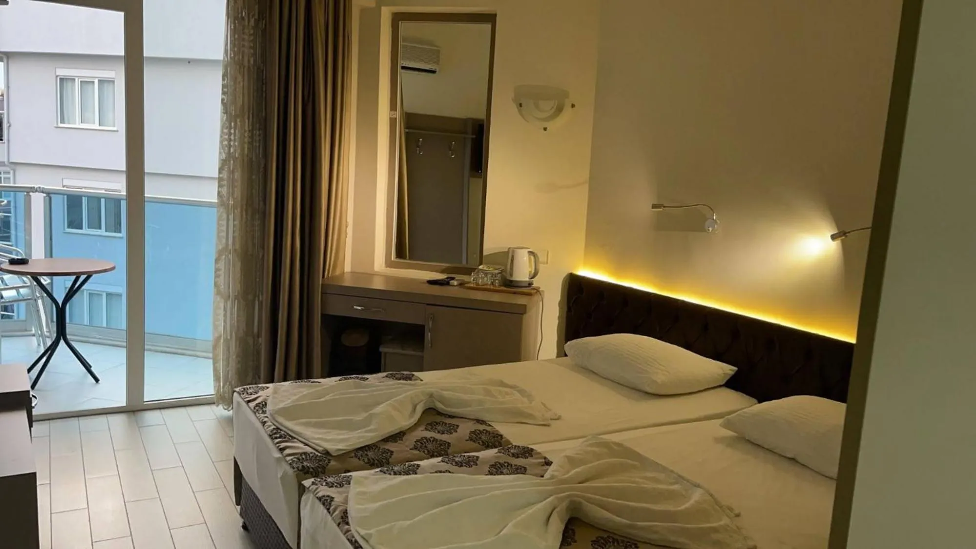 Bathroom, Bed in Cleopatra City Hotel Alanya