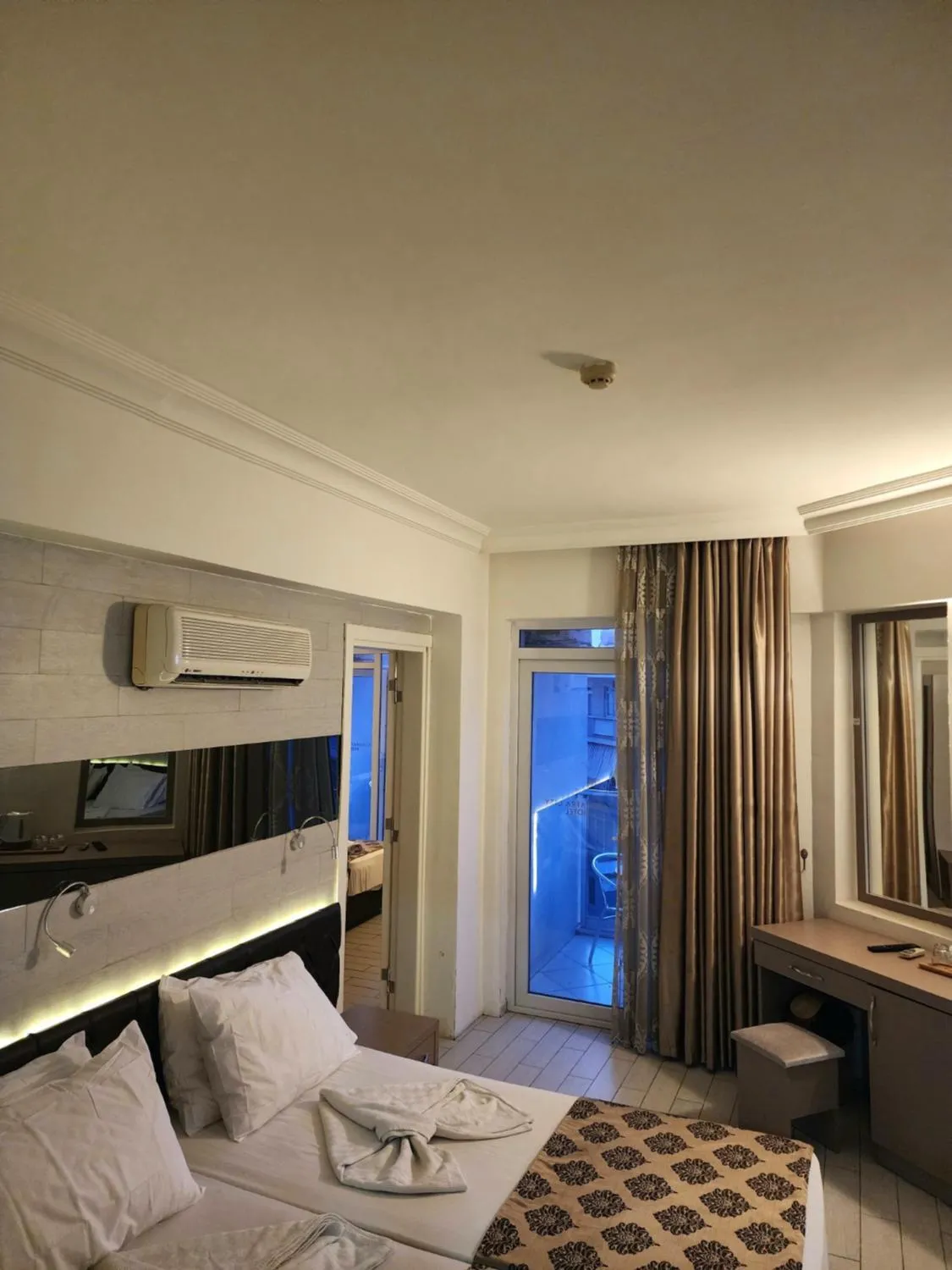 TV and multimedia, Bed in Cleopatra City Hotel Alanya