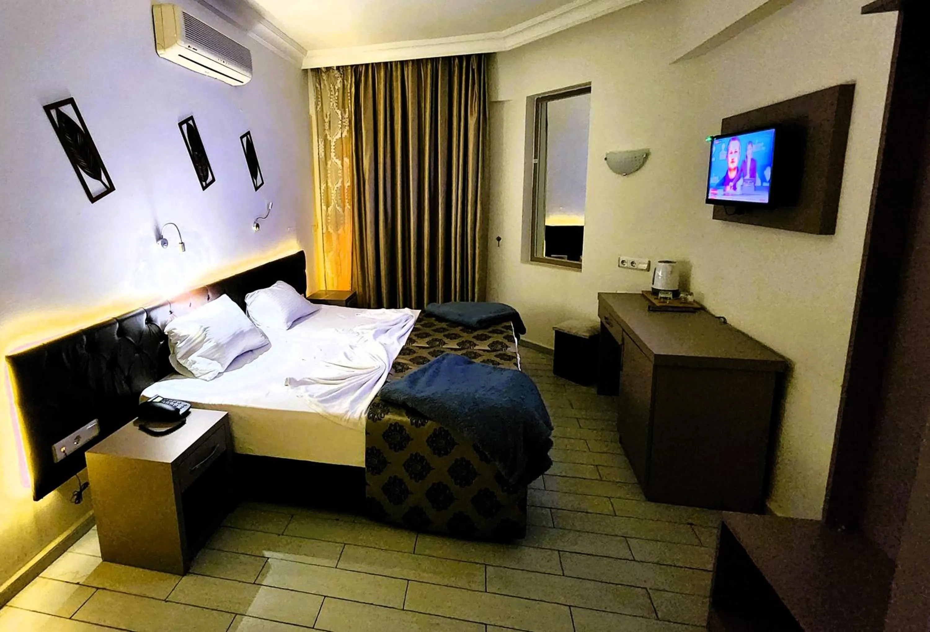 Communal lounge/ TV room, Bed in Cleopatra City Hotel Alanya