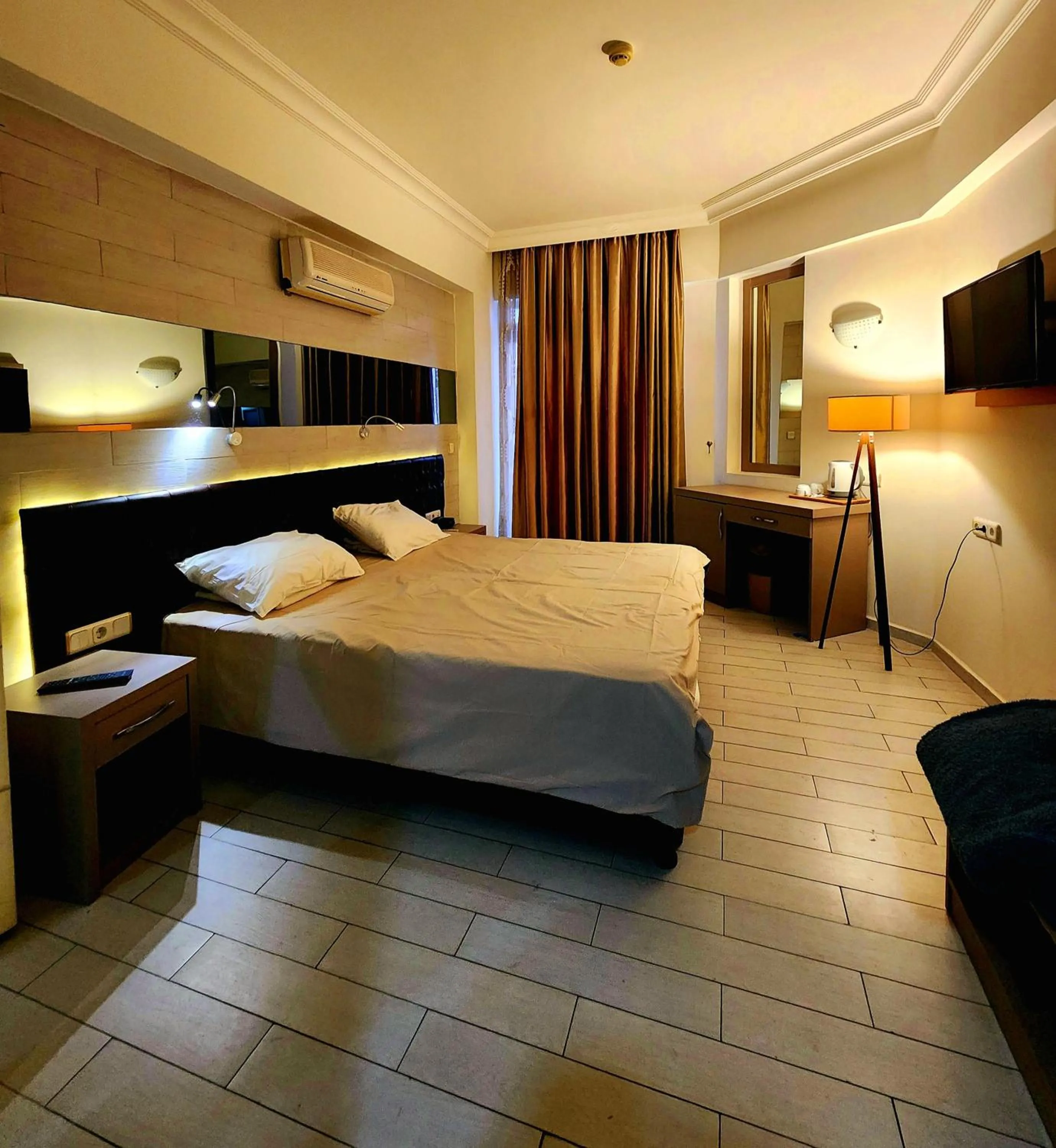 TV and multimedia, Bed in Cleopatra City Hotel Alanya