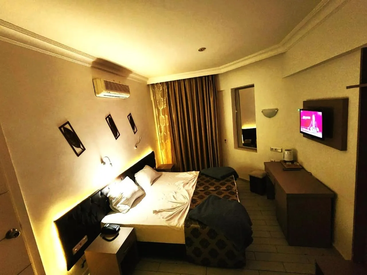 TV and multimedia, Bed in Cleopatra City Hotel Alanya