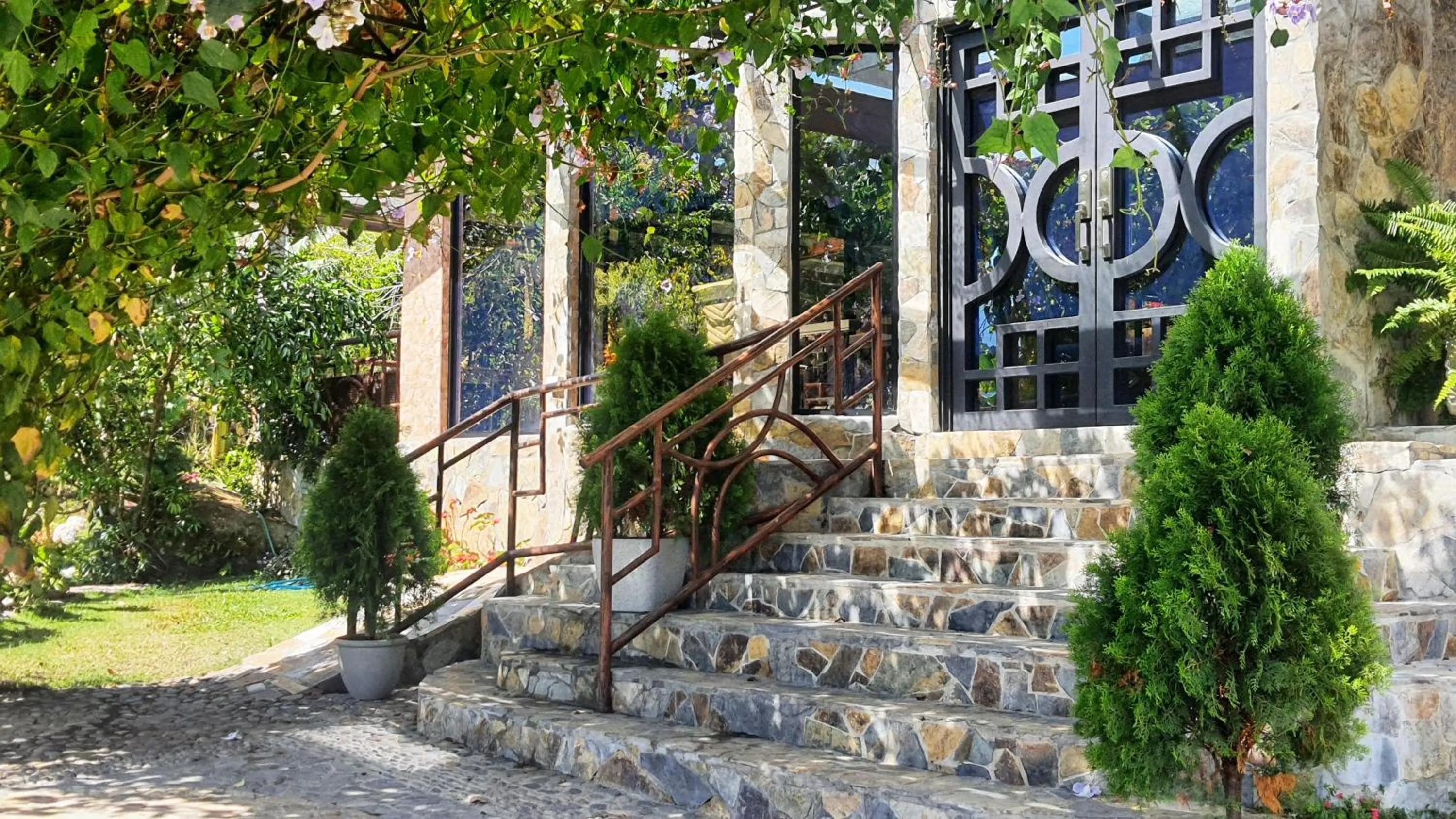 Facade/entrance in The Residence by Villa Alejandro