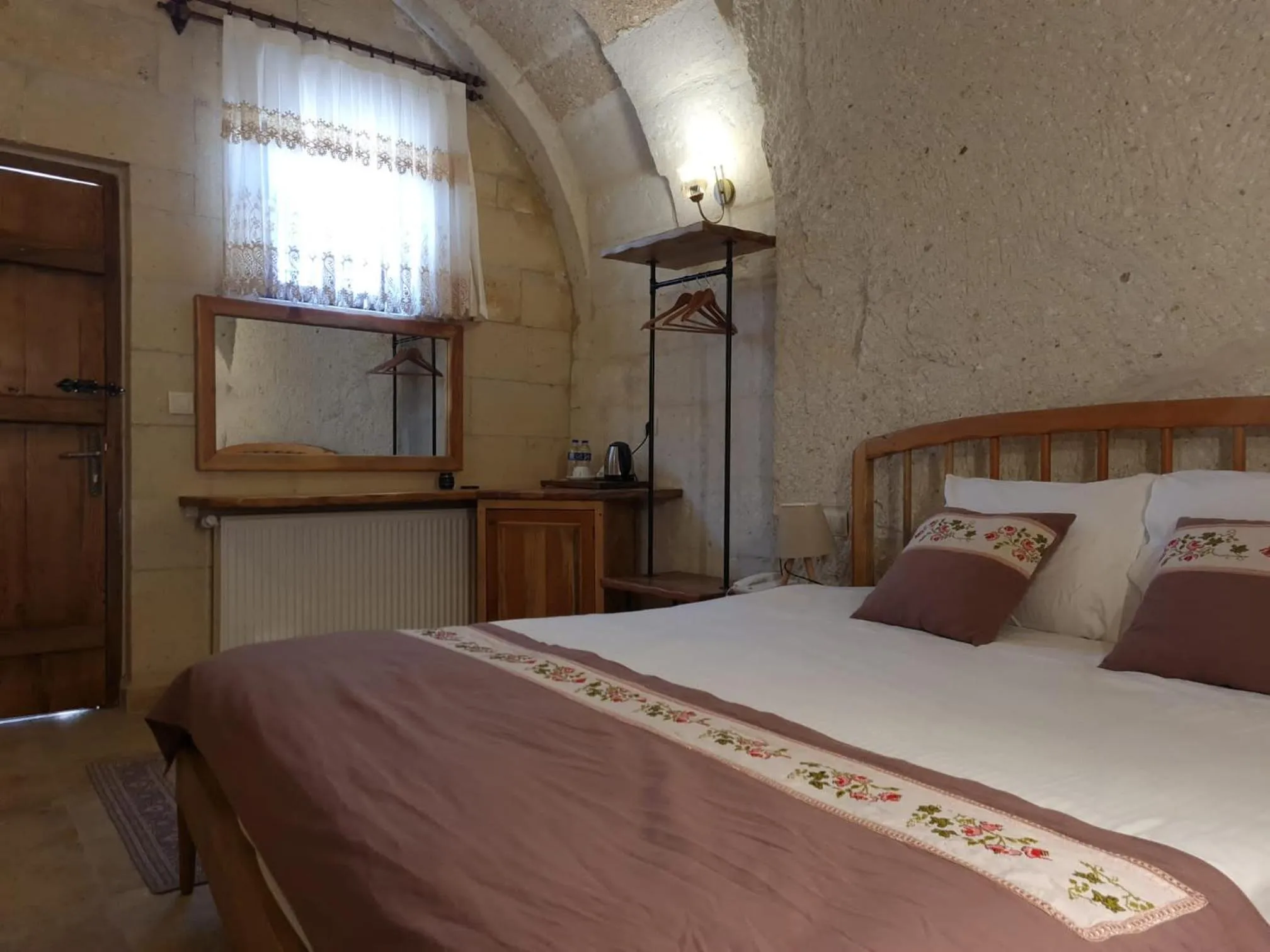 Bedroom, Bed in Narcissos Cave