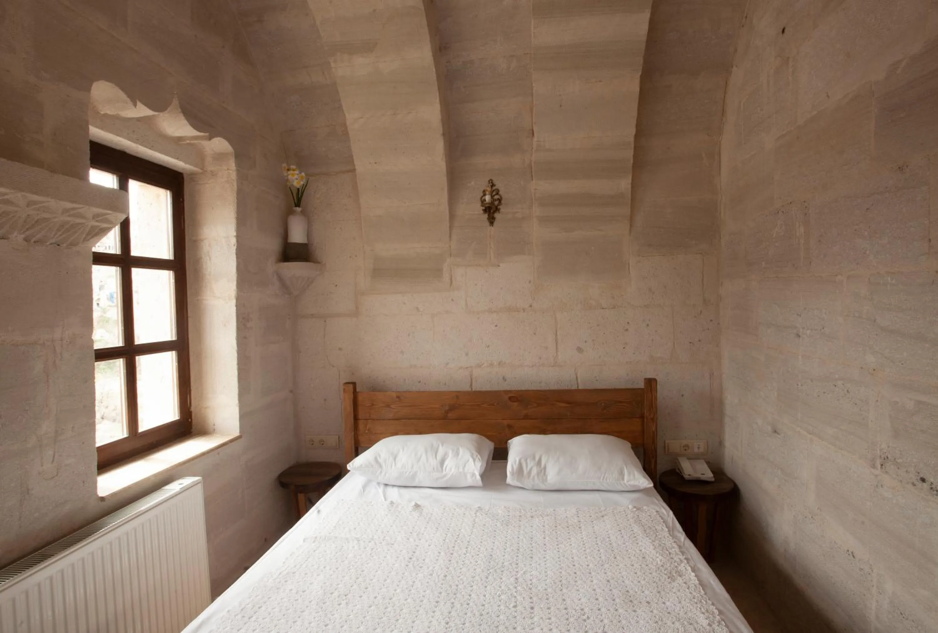 Bedroom, Bed in Narcissos Cave